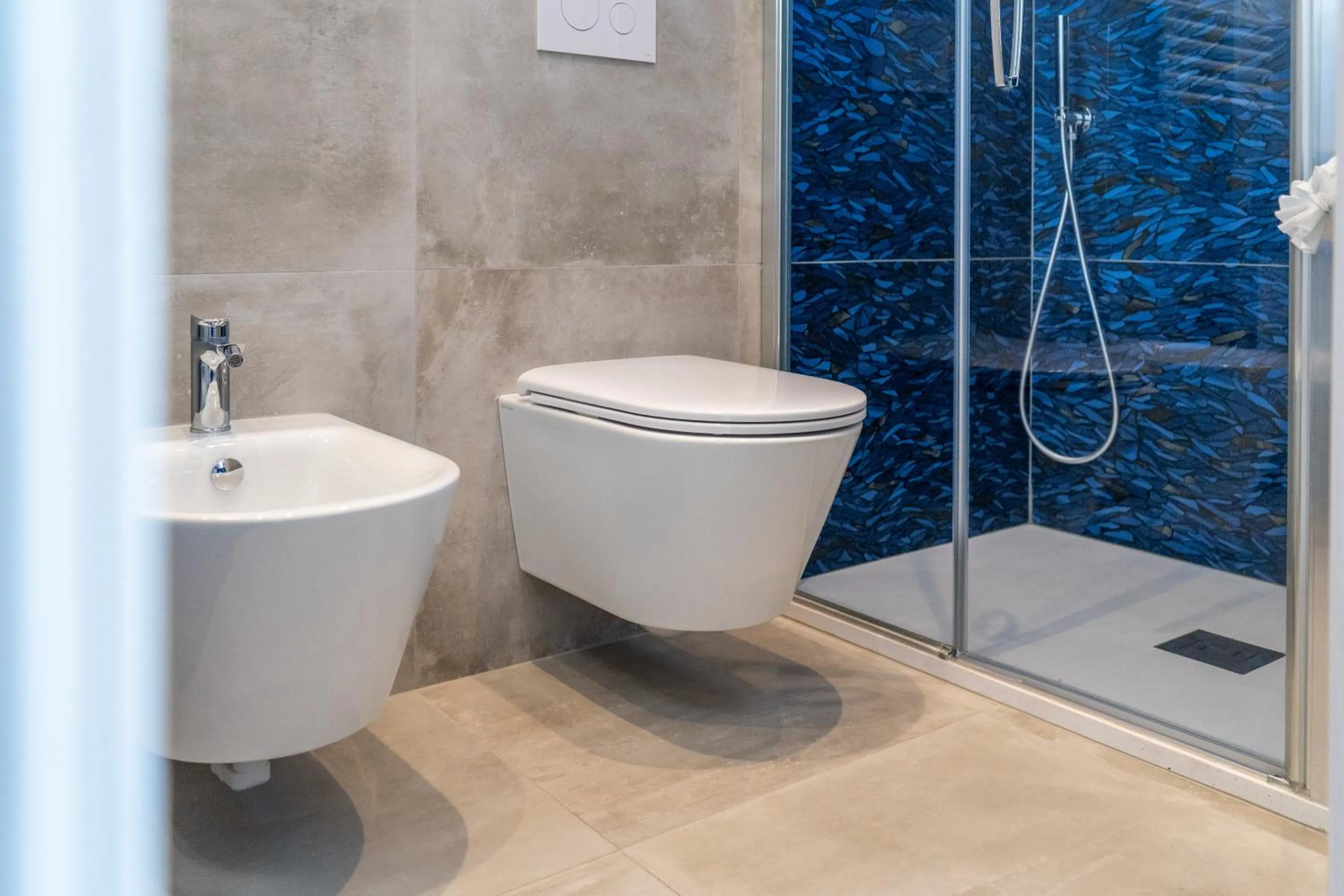 Shower in Delphi Soggiorni Romantic Suites with Private Terrace - Ischia Porto