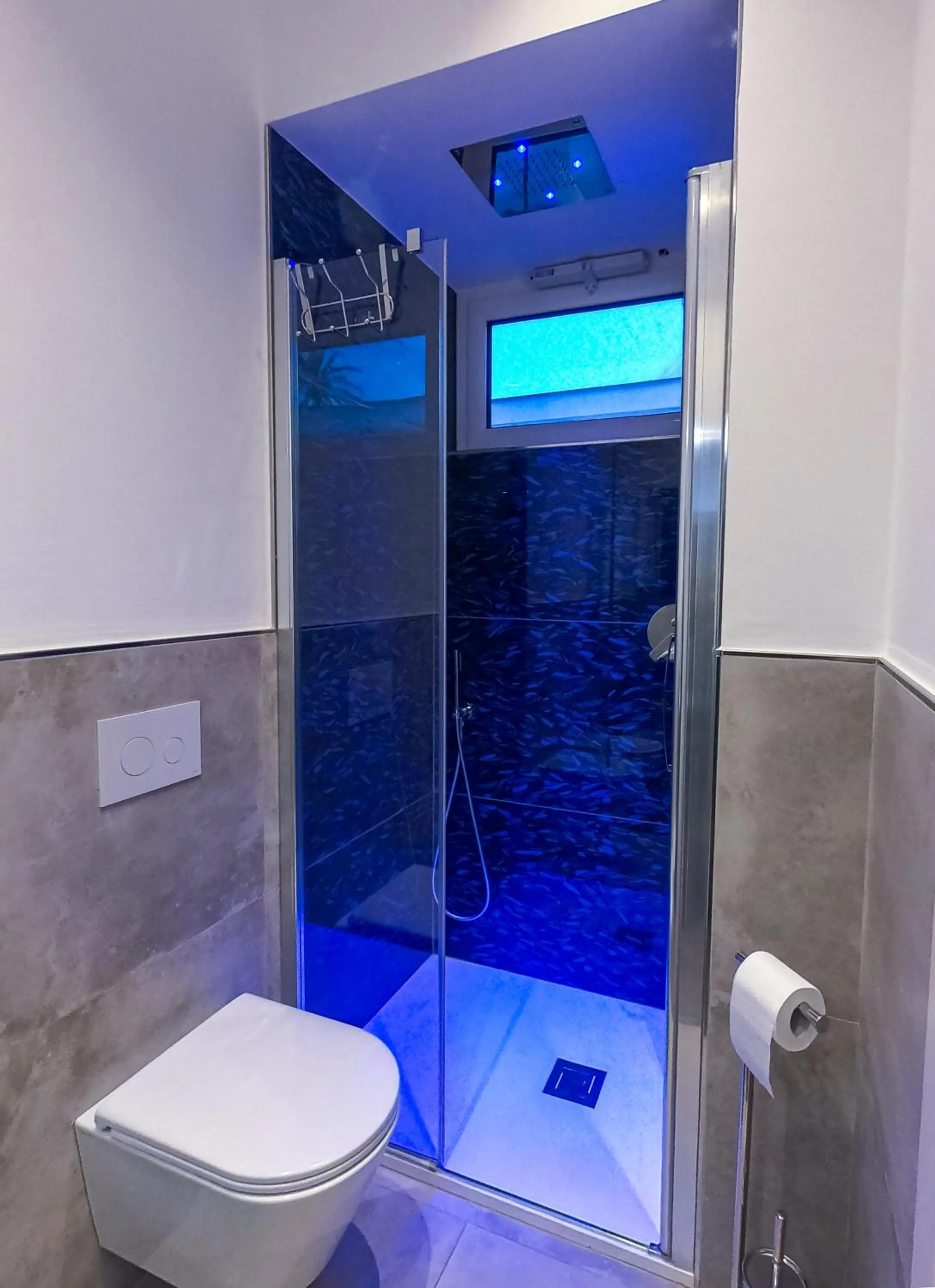 Shower in Delphi Soggiorni Romantic Suites with Private Terrace - Ischia Porto