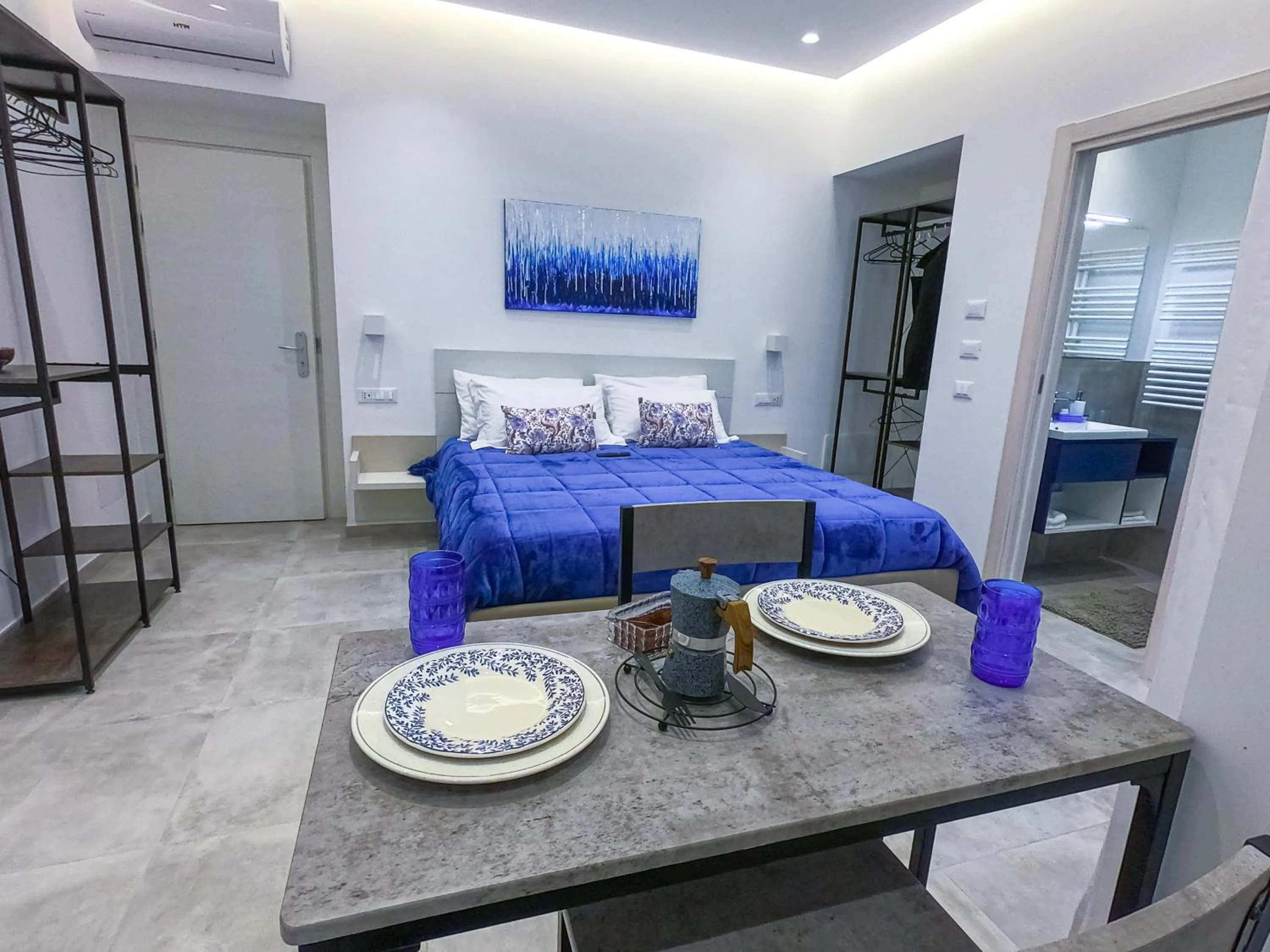 Photo of the whole room, Bed in Delphi Soggiorni Romantic Suites with Private Terrace - Ischia Porto