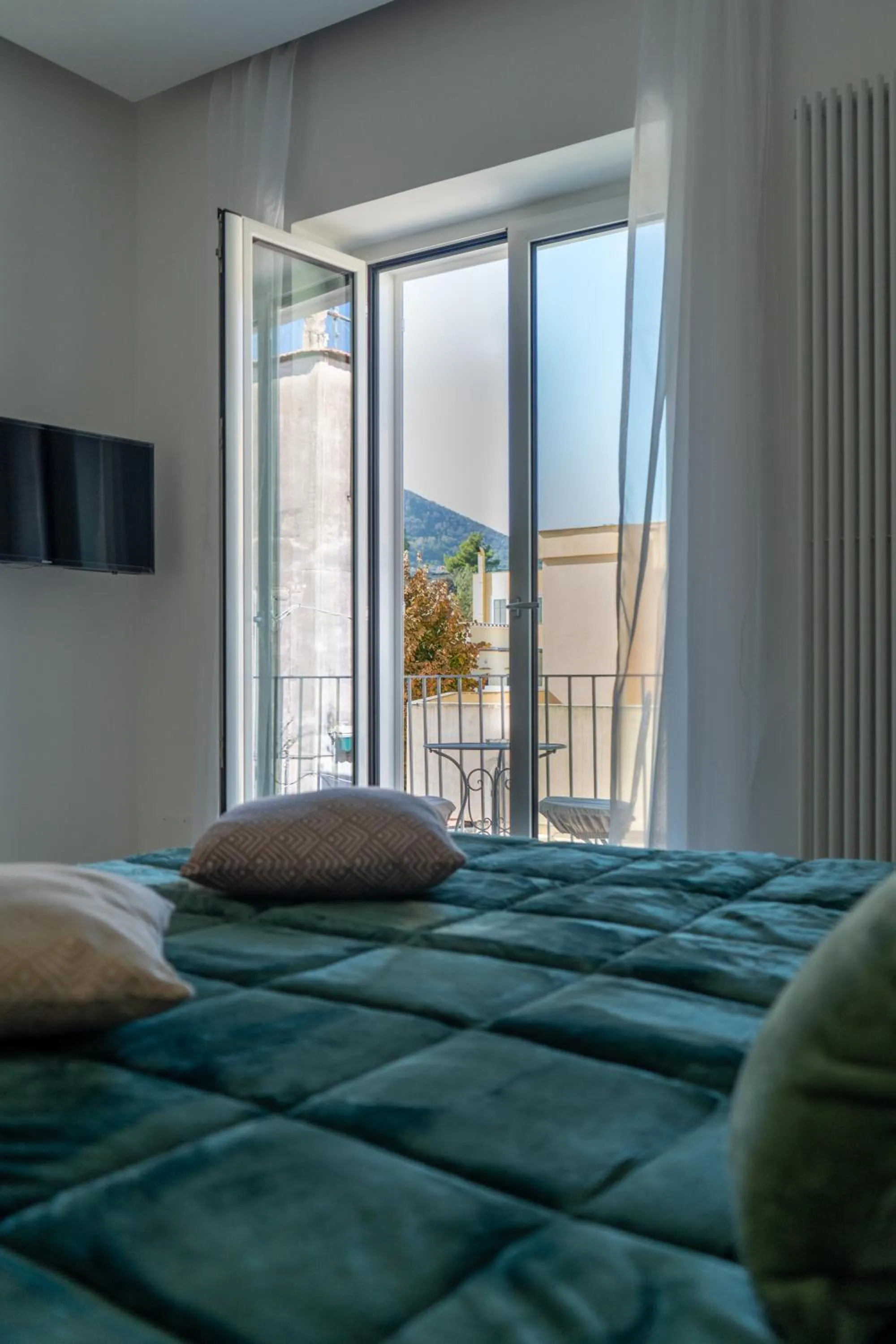 Natural landscape, Bed in Delphi Soggiorni Romantic Suites with Private Terrace - Ischia Porto