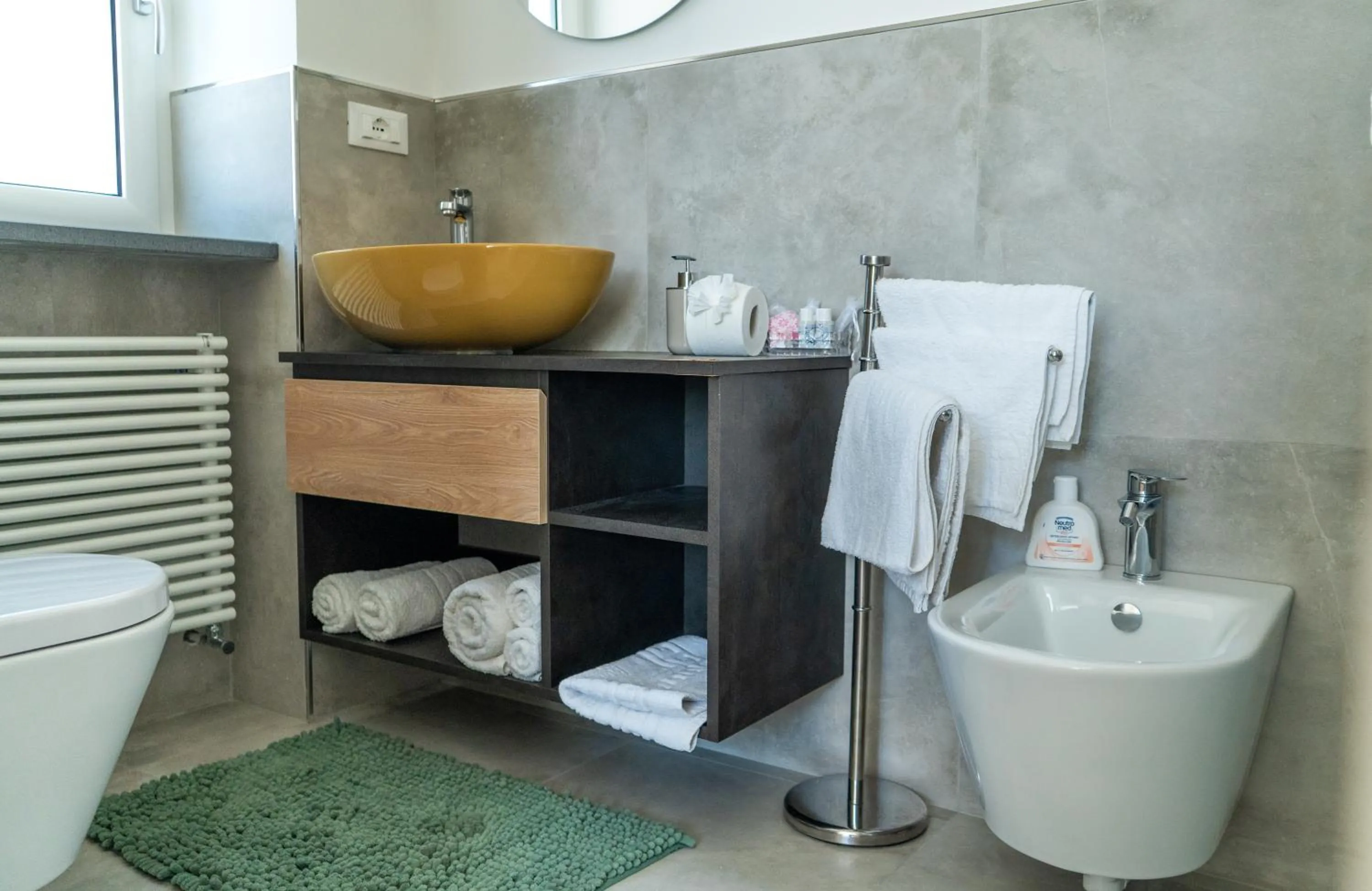 Toilet in Delphi Soggiorni Romantic Suites with Private Terrace - Ischia Porto