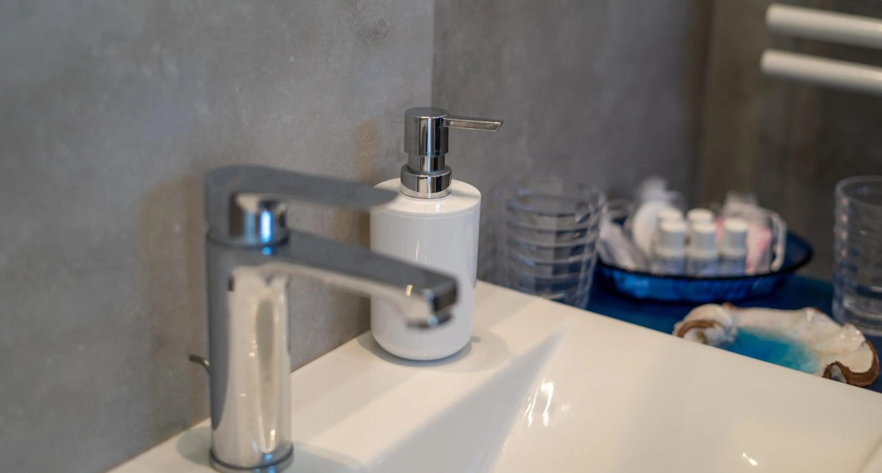 Bathroom in Delphi Soggiorni Romantic Suites with Private Terrace - Ischia Porto