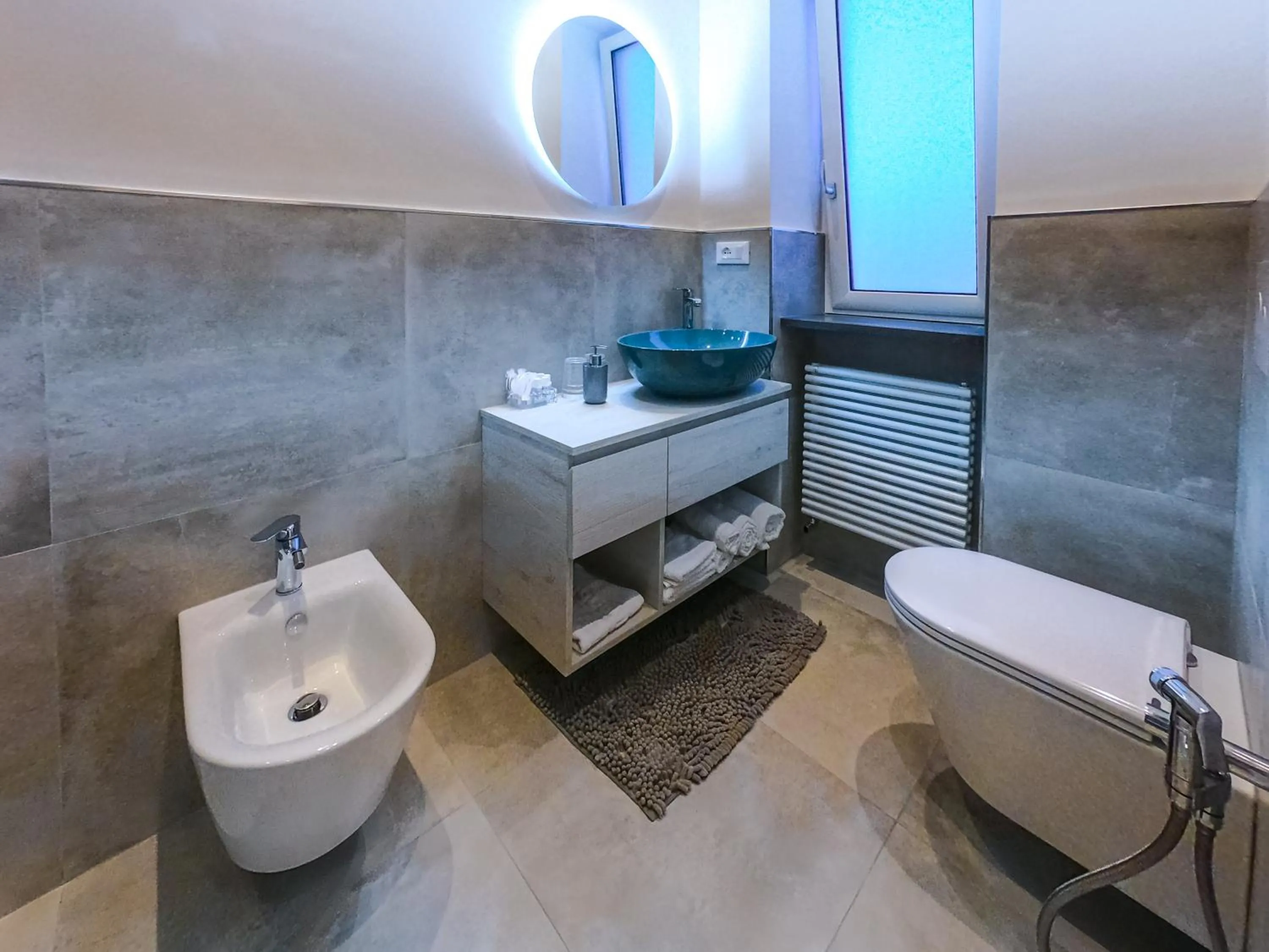 Toilet in Delphi Soggiorni Romantic Suites with Private Terrace - Ischia Porto