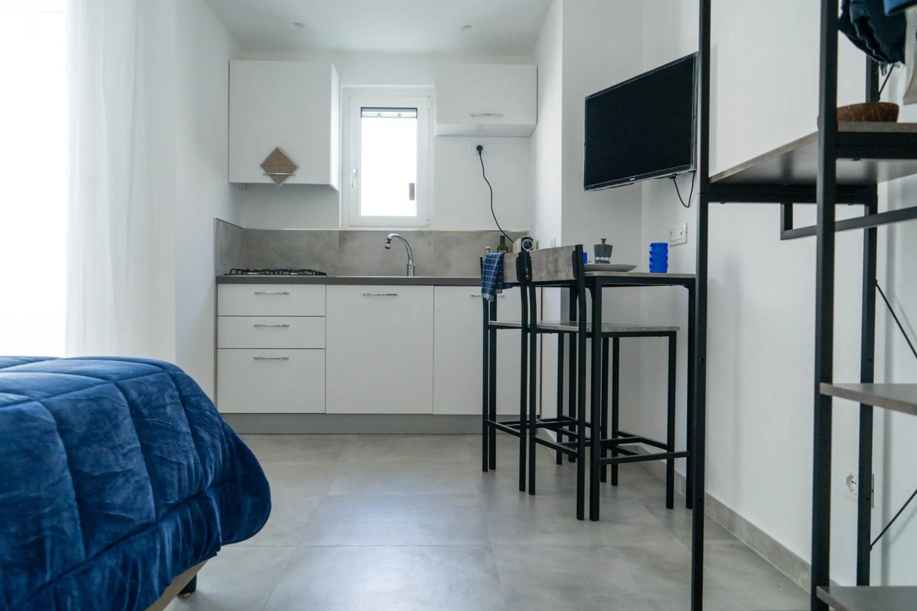 TV and multimedia in Delphi Soggiorni Romantic Suites with Private Terrace - Ischia Porto