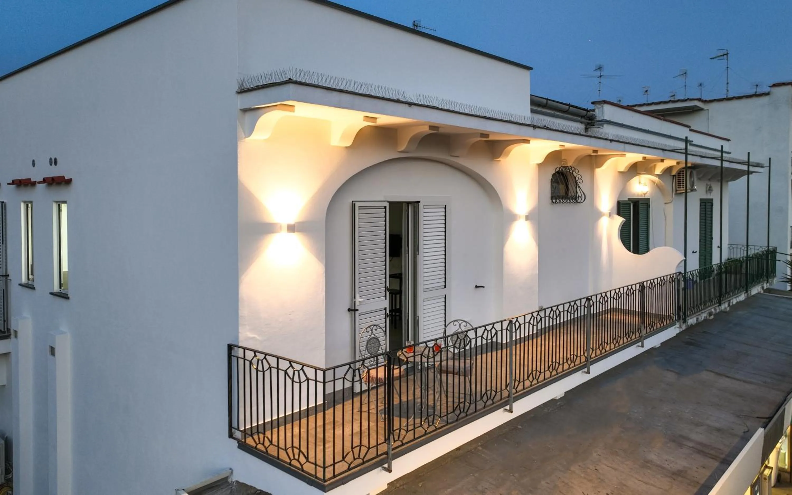 Property building in Delphi Soggiorni Romantic Suites with Private Terrace - Ischia Porto