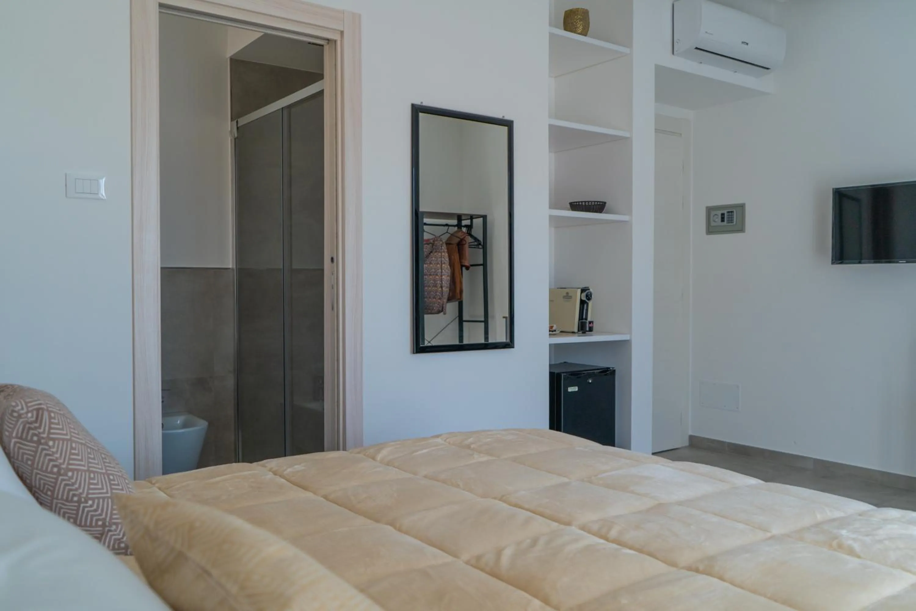 Bed in Delphi Soggiorni Romantic Suites with Private Terrace - Ischia Porto