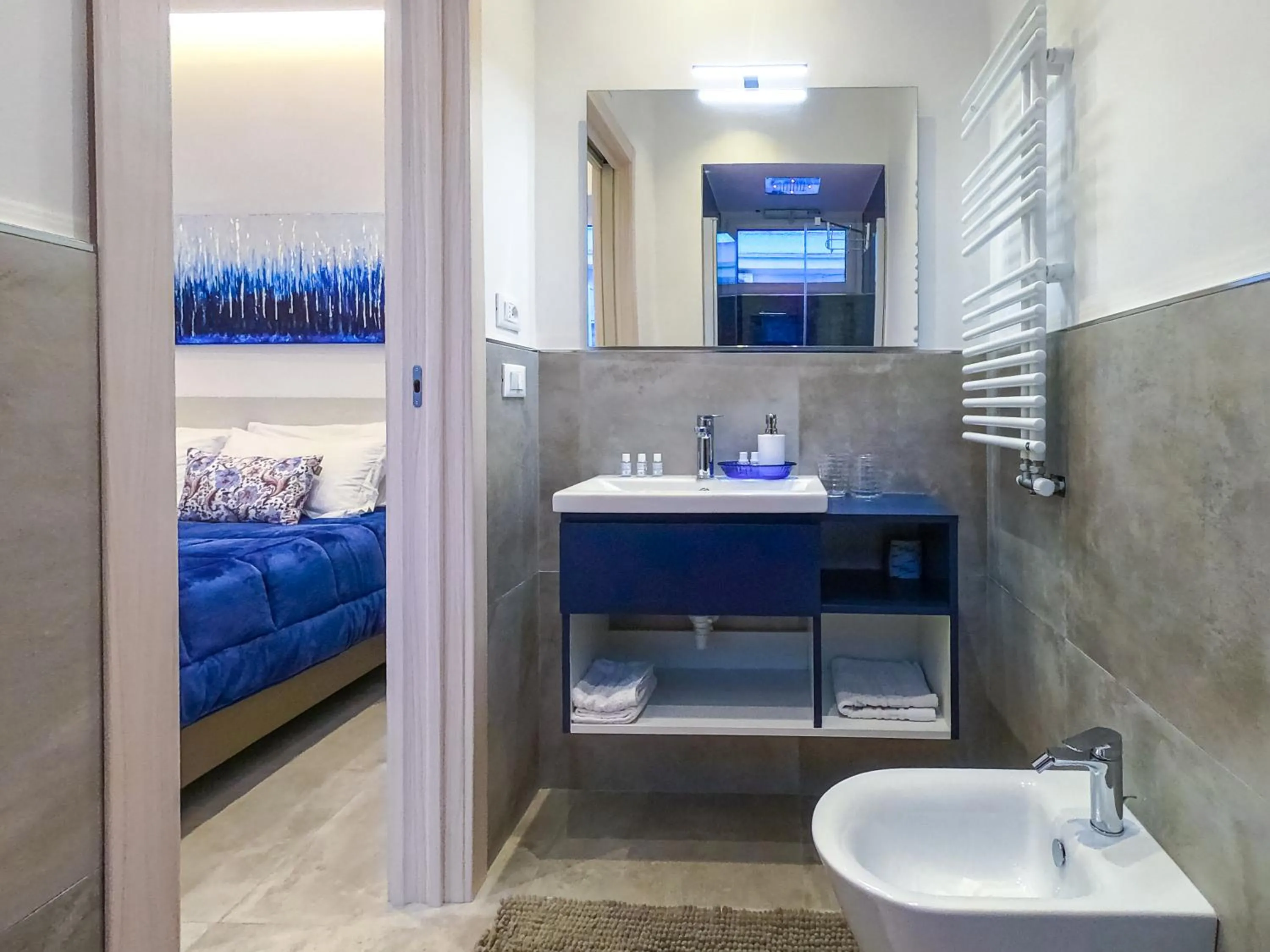 Bathroom in Delphi Soggiorni Romantic Suites with Private Terrace - Ischia Porto