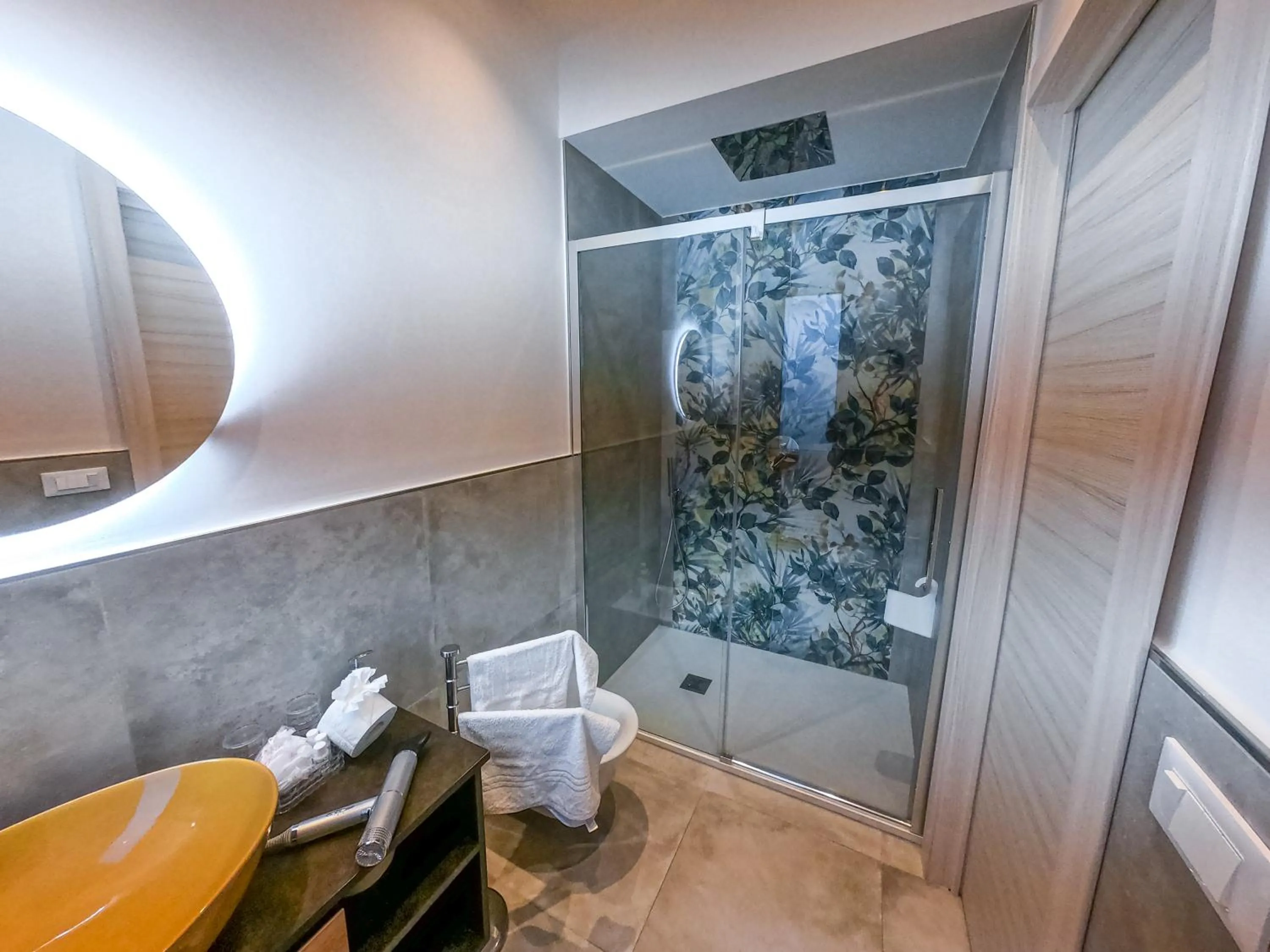 Shower in Delphi Soggiorni Romantic Suites with Private Terrace - Ischia Porto