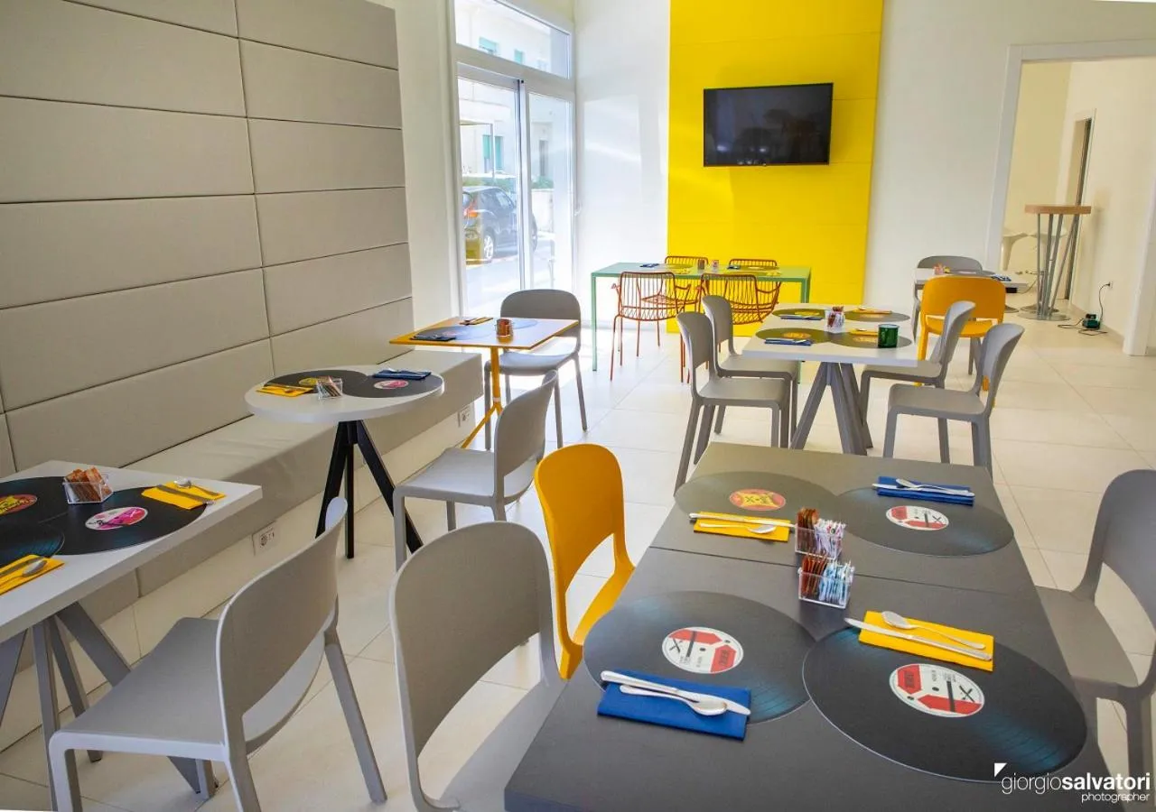 Restaurant/places to eat in Hotel Trevi