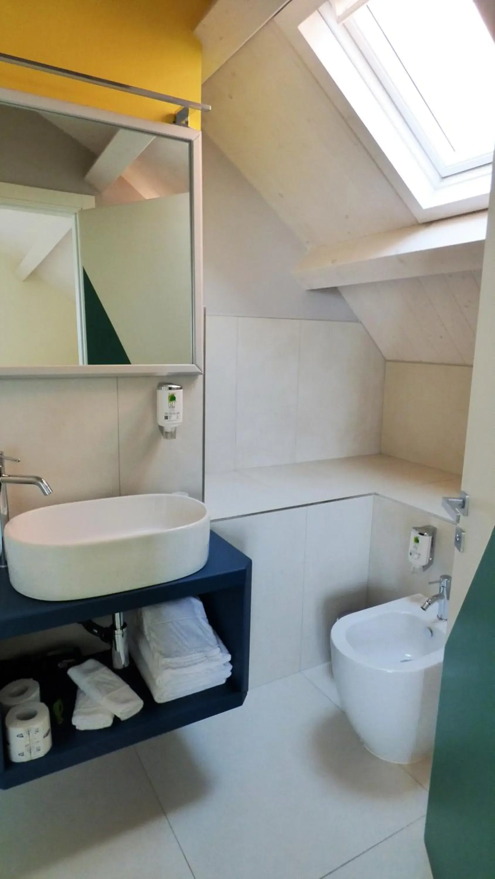 Bathroom in Hotel Trevi