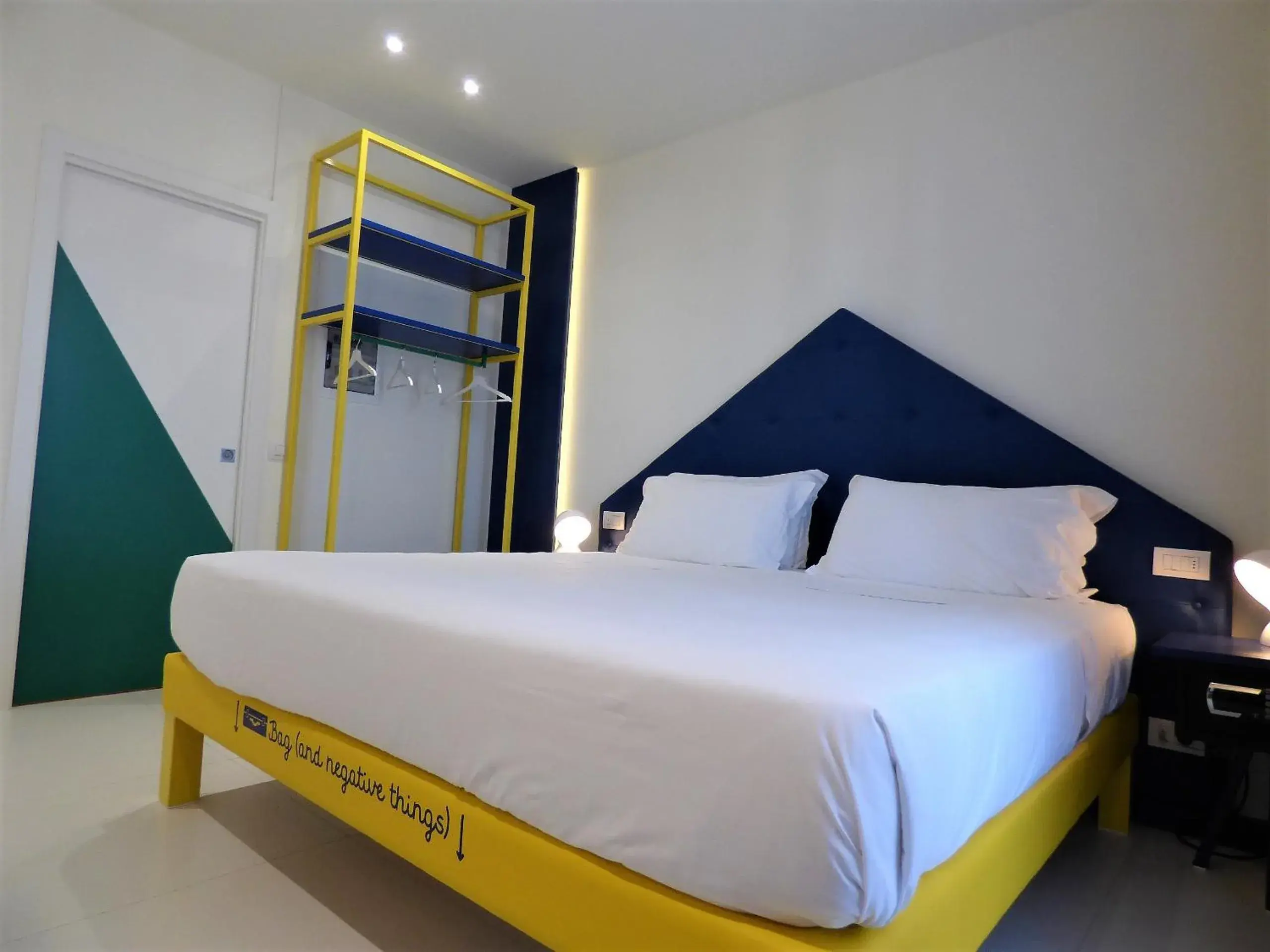 Bed in Hotel Trevi
