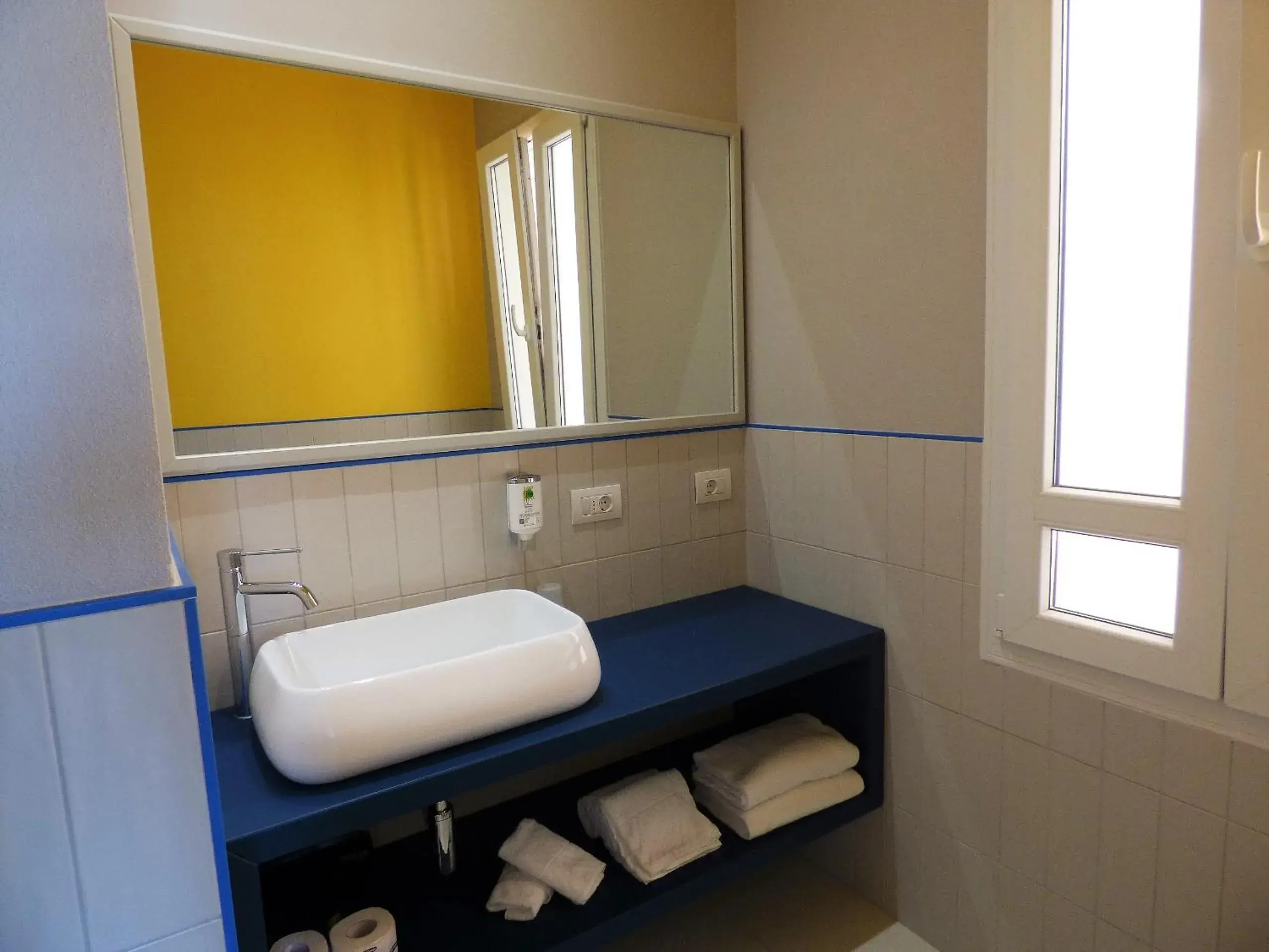 Bathroom in Hotel Trevi