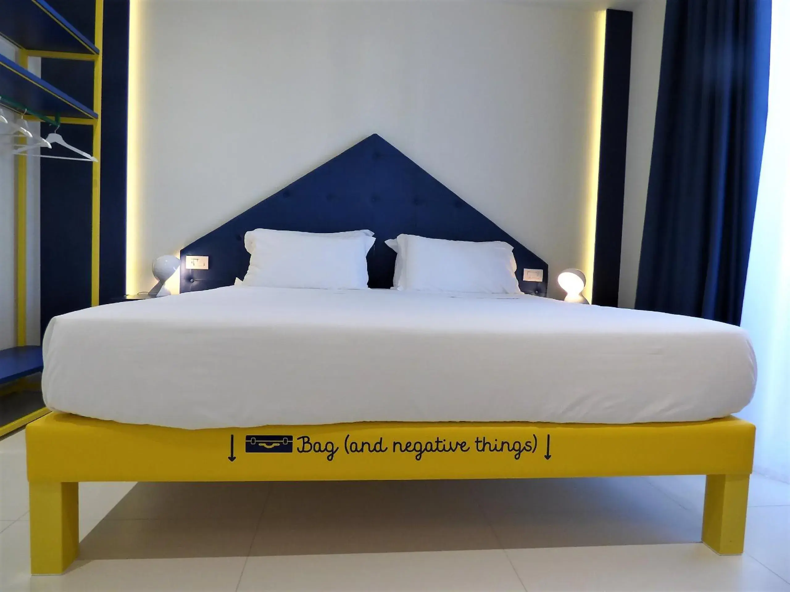 Bed in Hotel Trevi