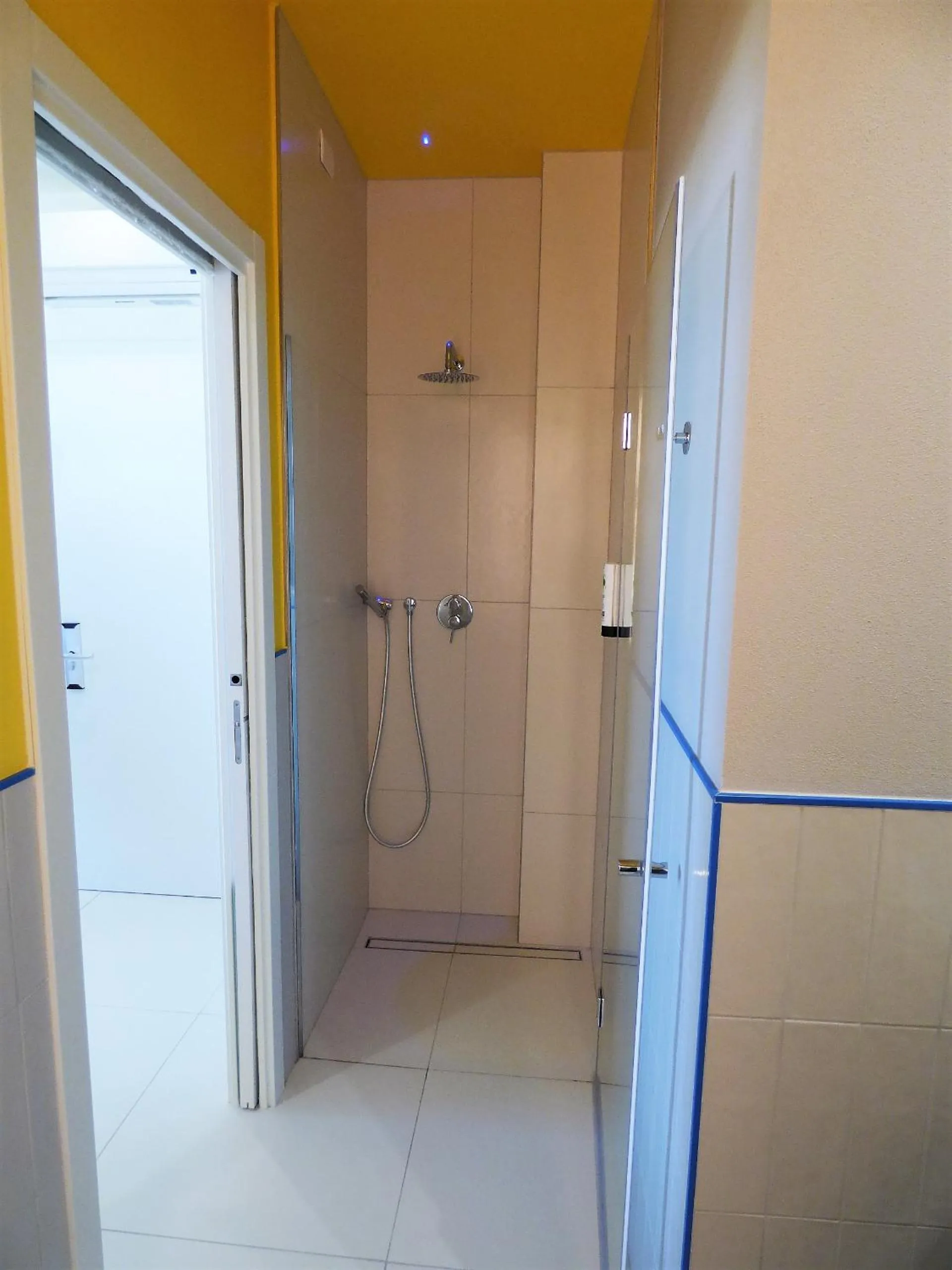 Shower in Hotel Trevi