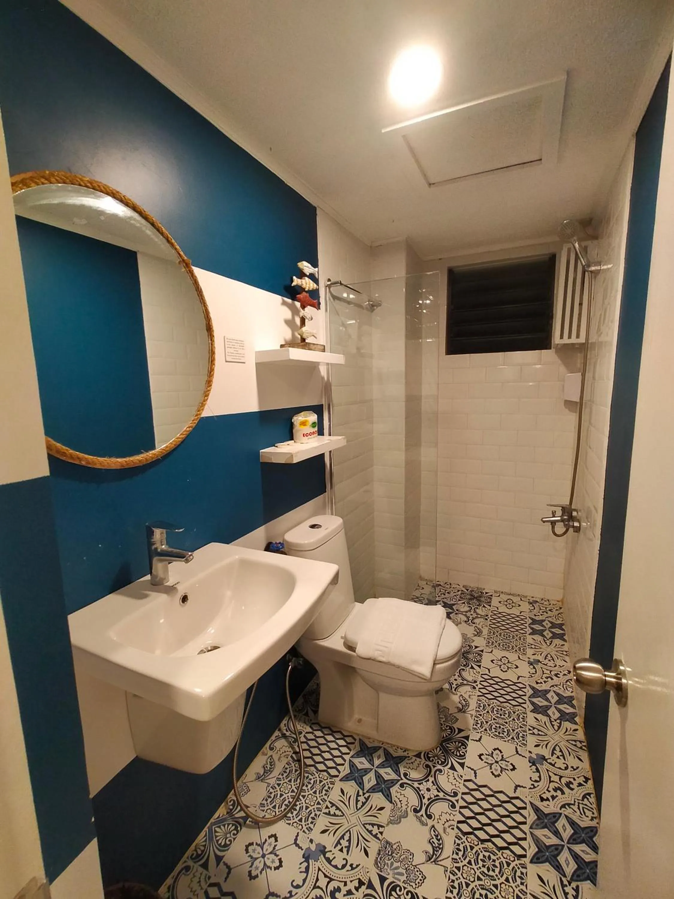 Shower in The New View by Ecotel