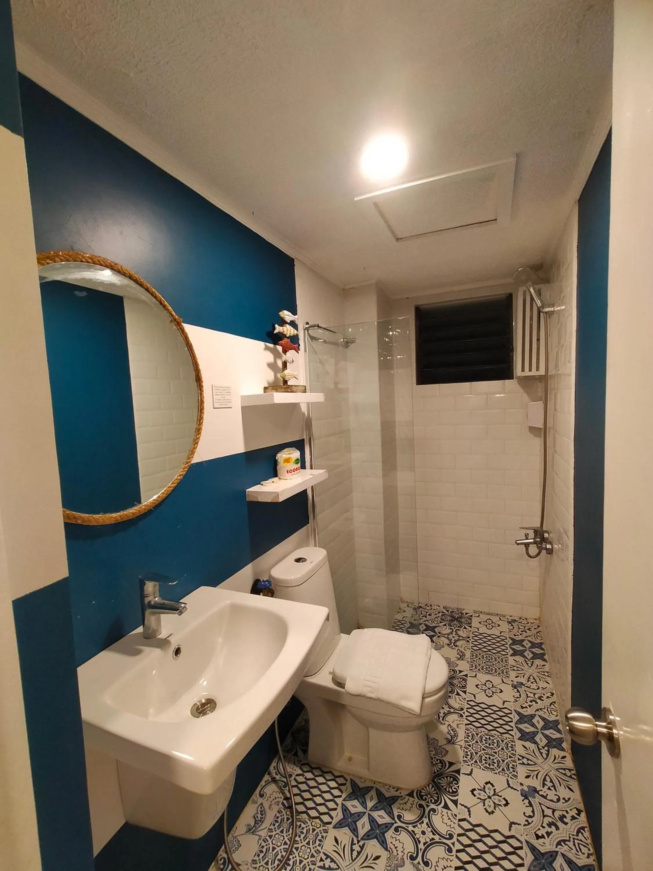 Shower in The New View by Ecotel