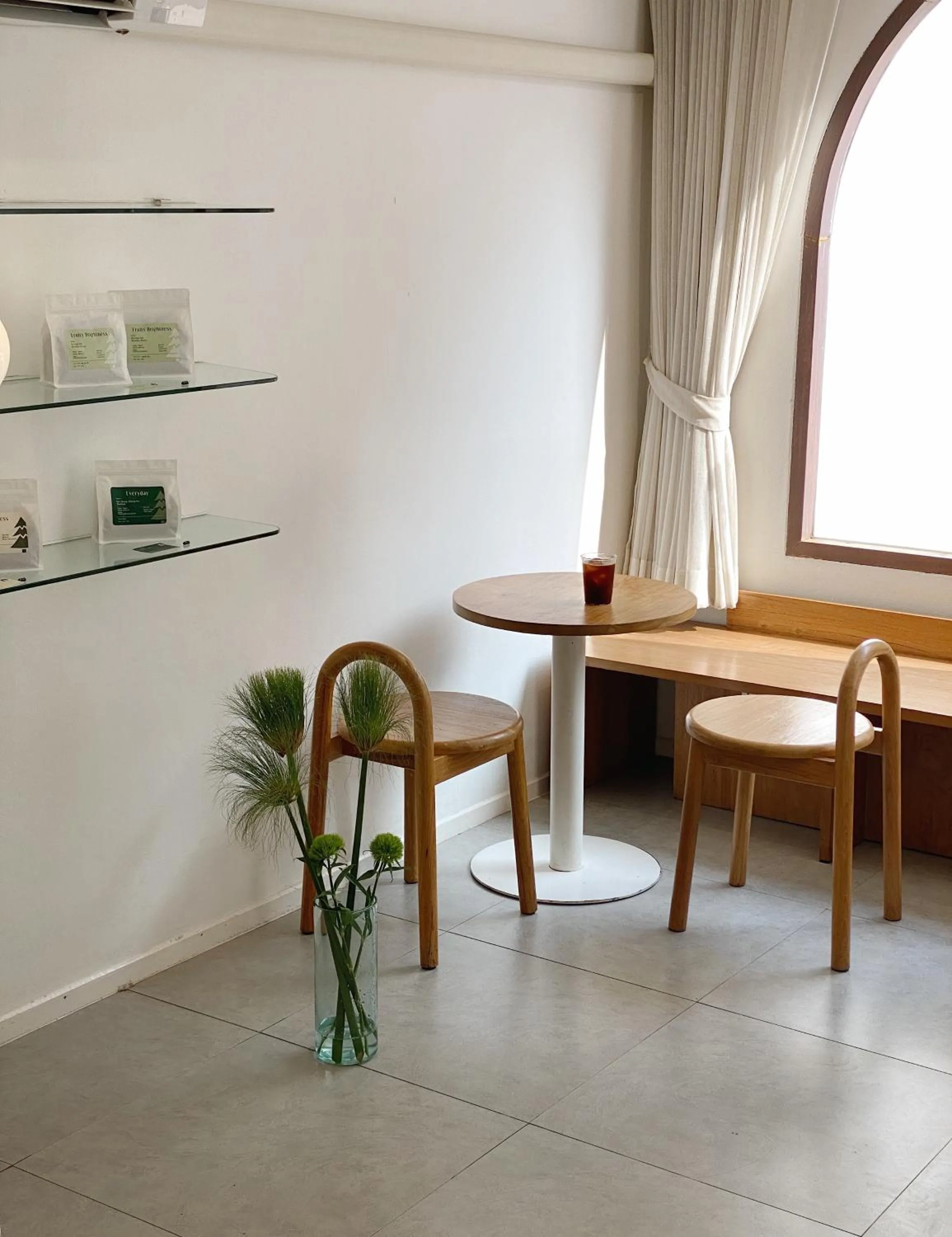 Restaurant/places to eat in Evergreen Cafe and Hotel