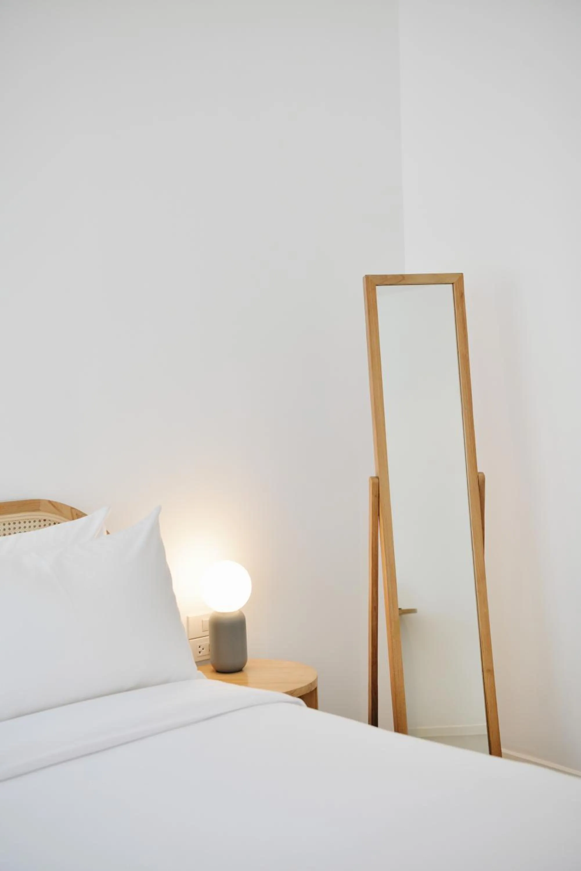 Bedroom, Bed in Evergreen Cafe and Hotel