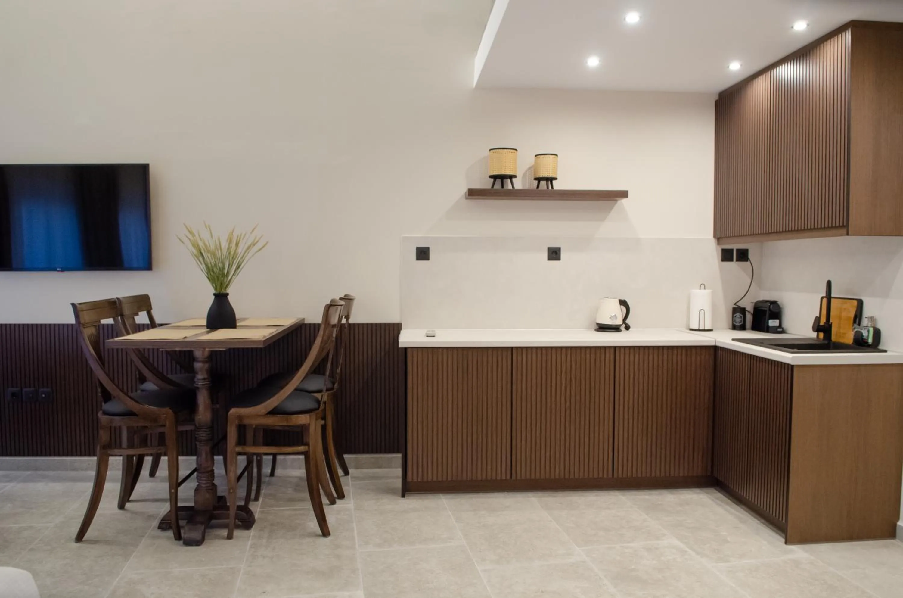 Kitchen or kitchenette in Leone suites