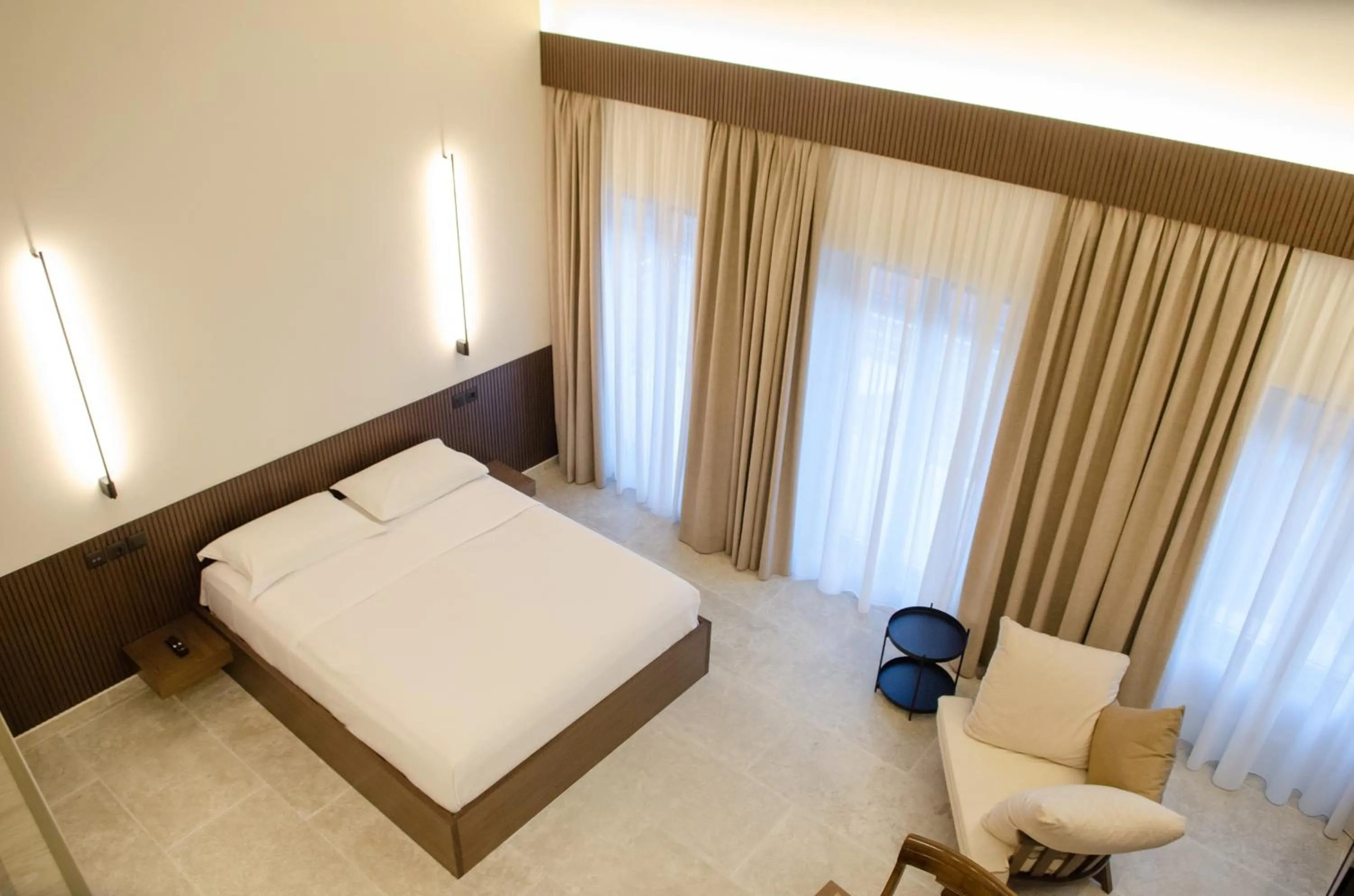 Bedroom, Bed in Leone suites