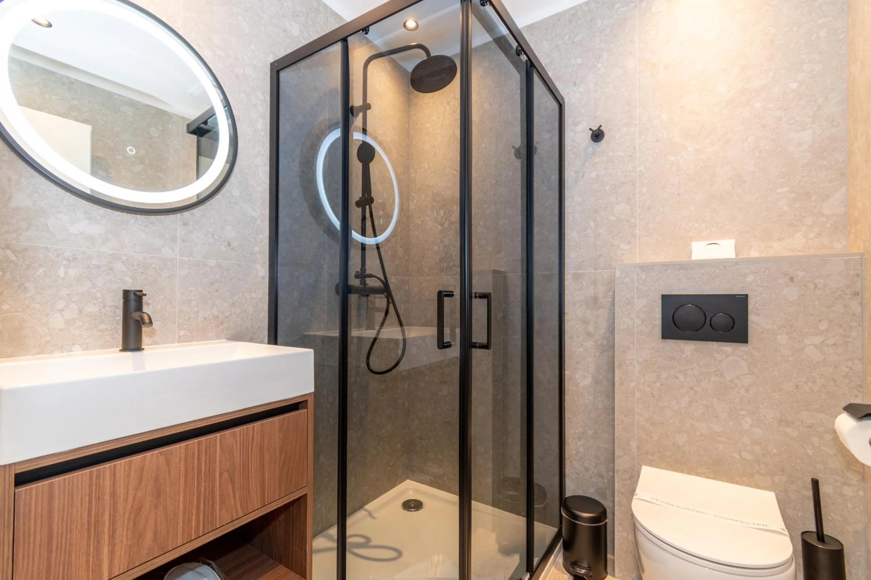 Shower in Hotel Batuda