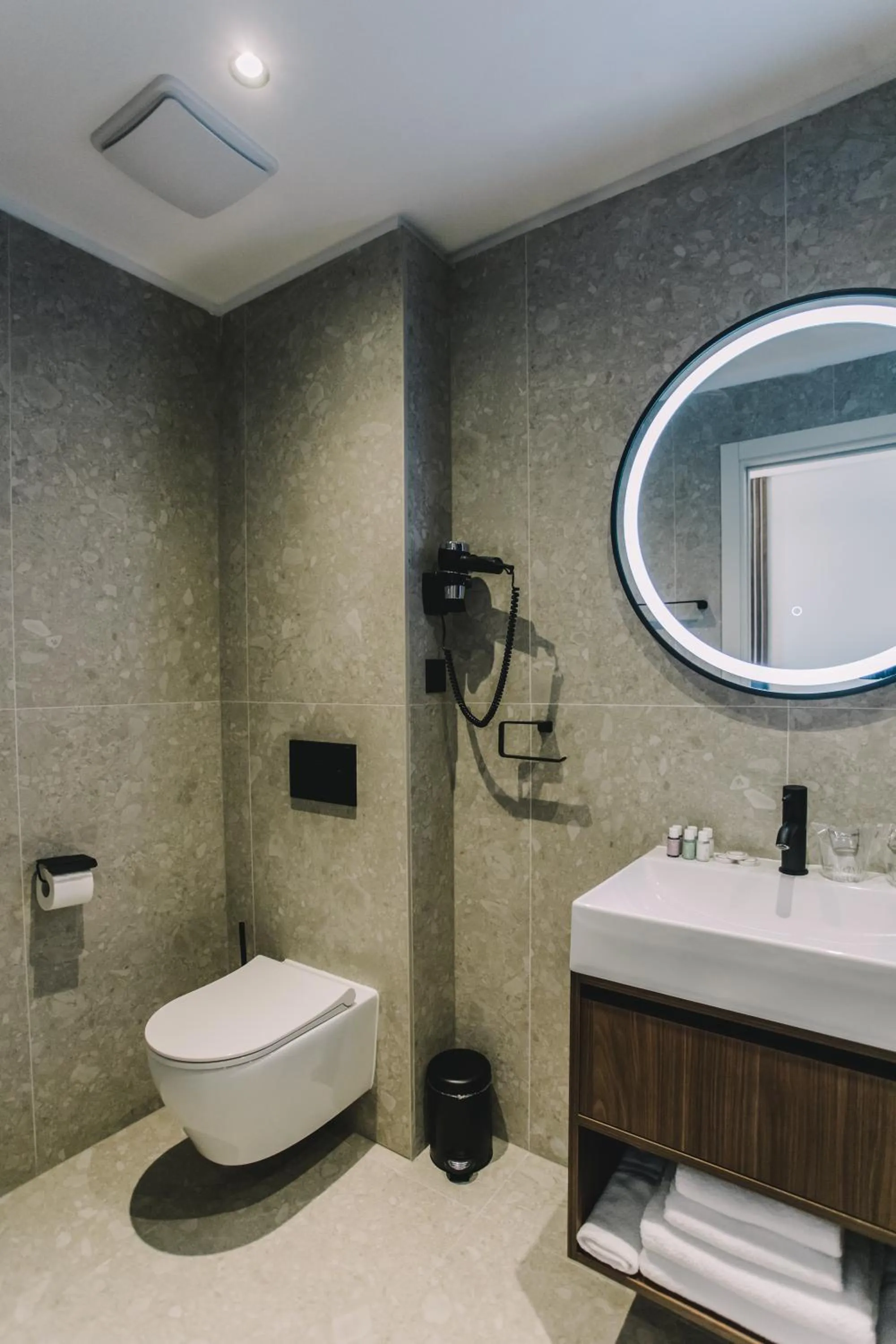 Shower in Hotel Batuda