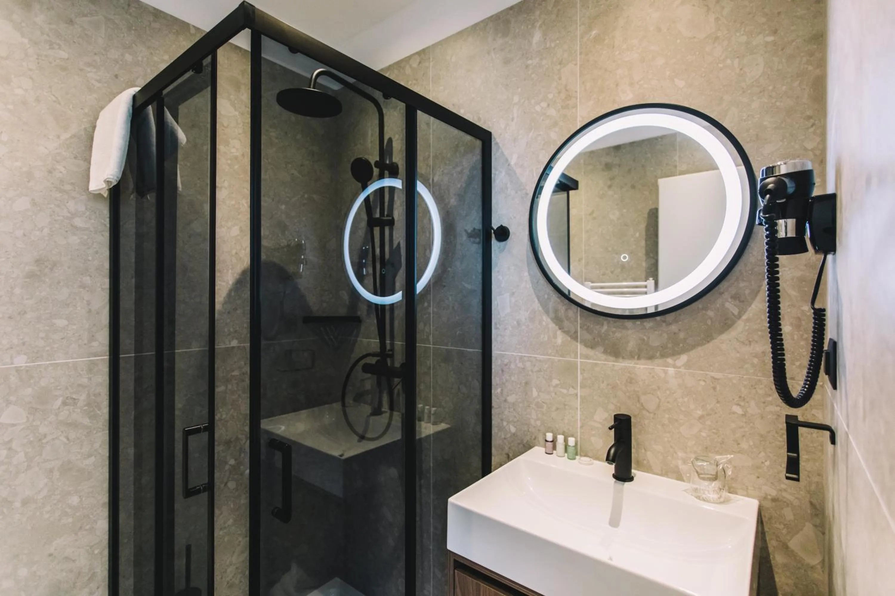 Shower in Hotel Batuda