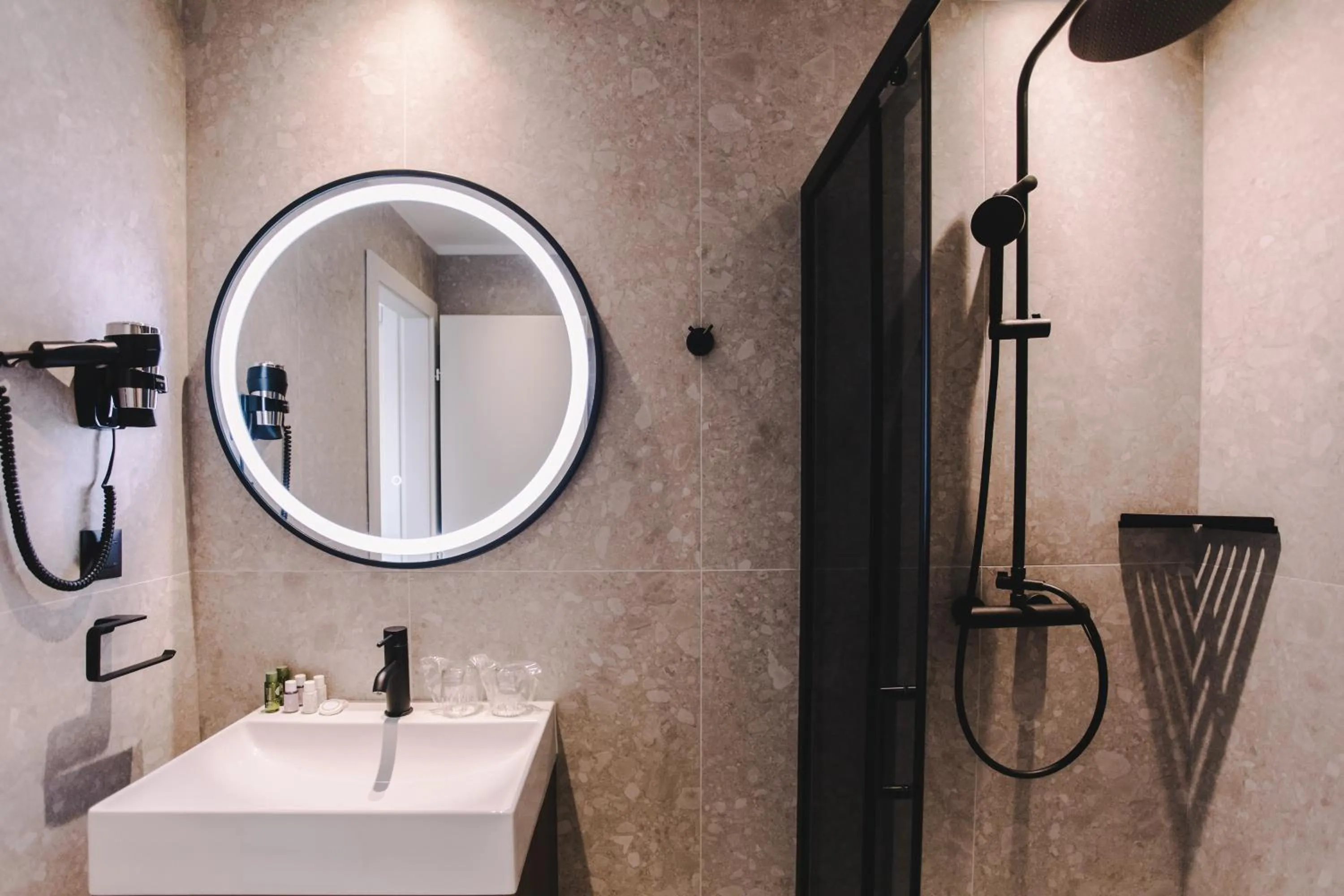 Shower in Hotel Batuda