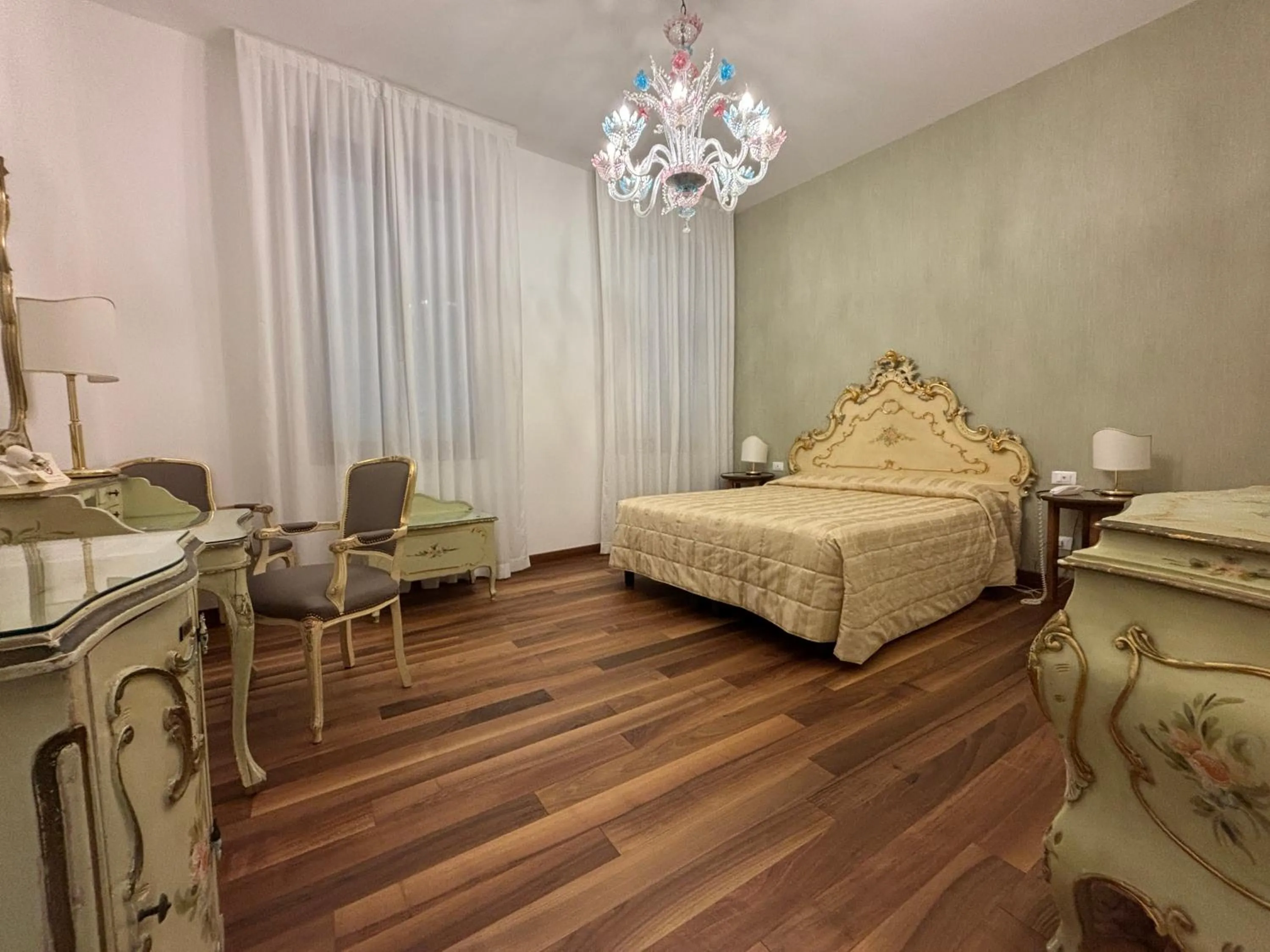 Bedroom, Bed in Hotel Rialto