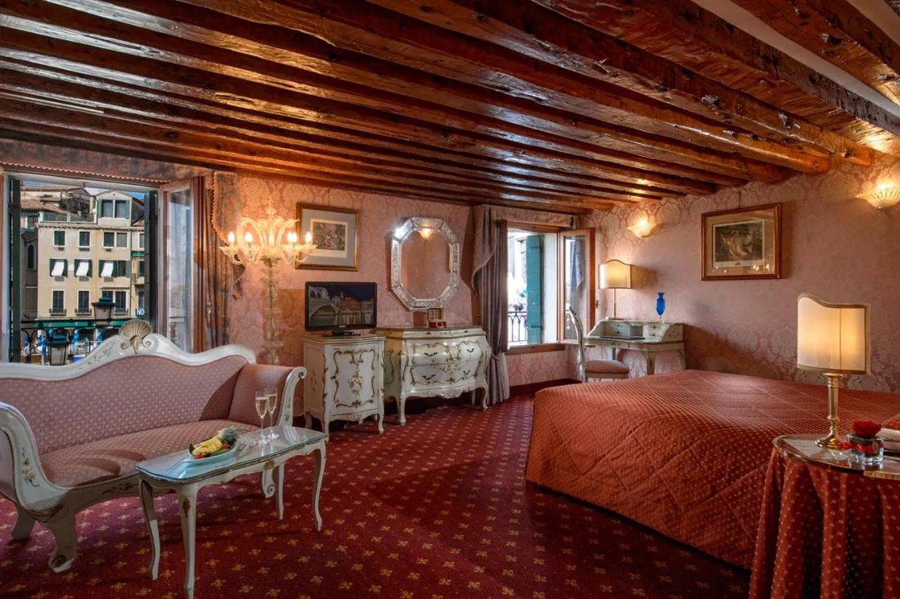 Bedroom, Bed in Hotel Rialto