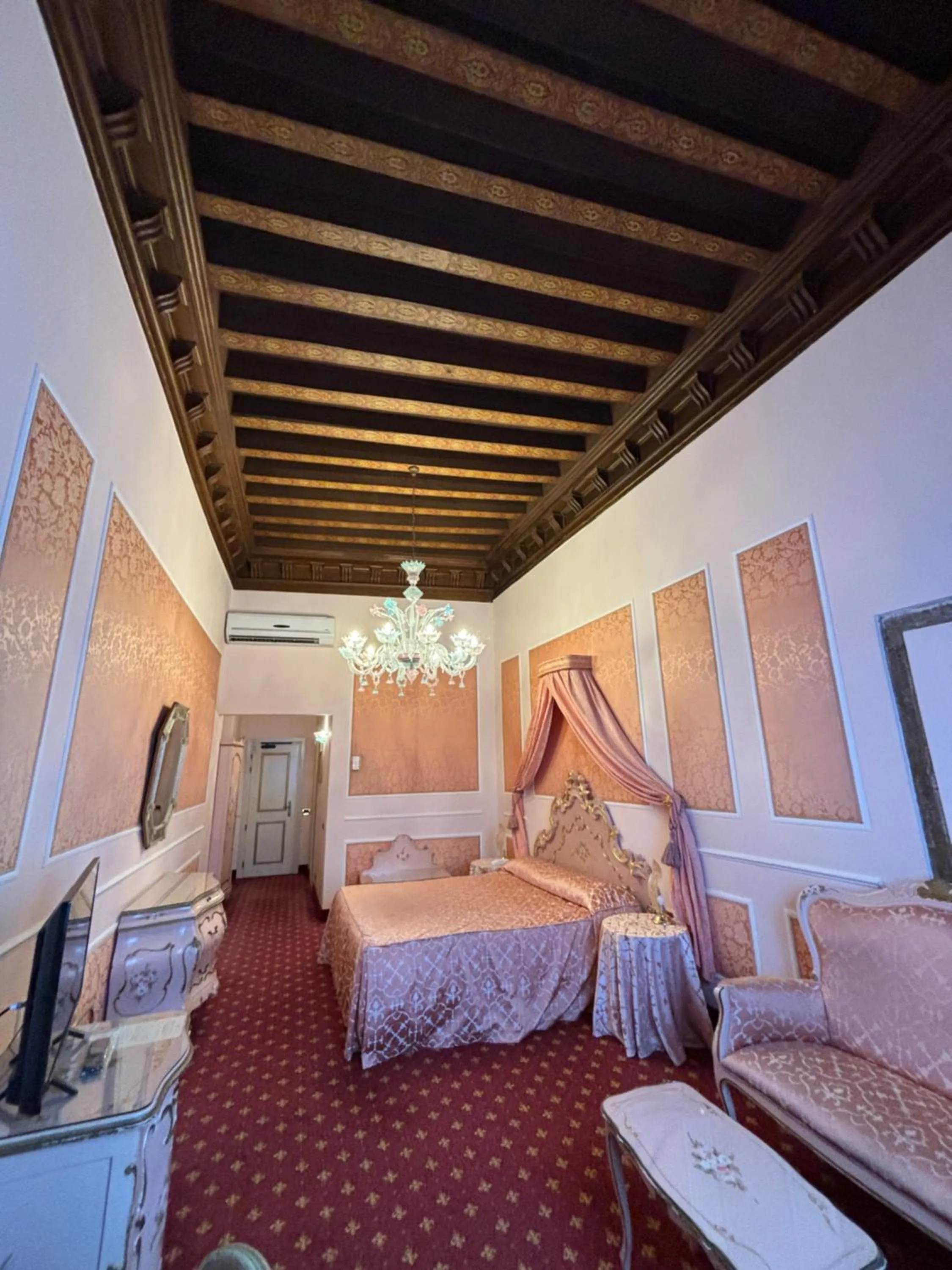 Bedroom, Bed in Hotel Rialto