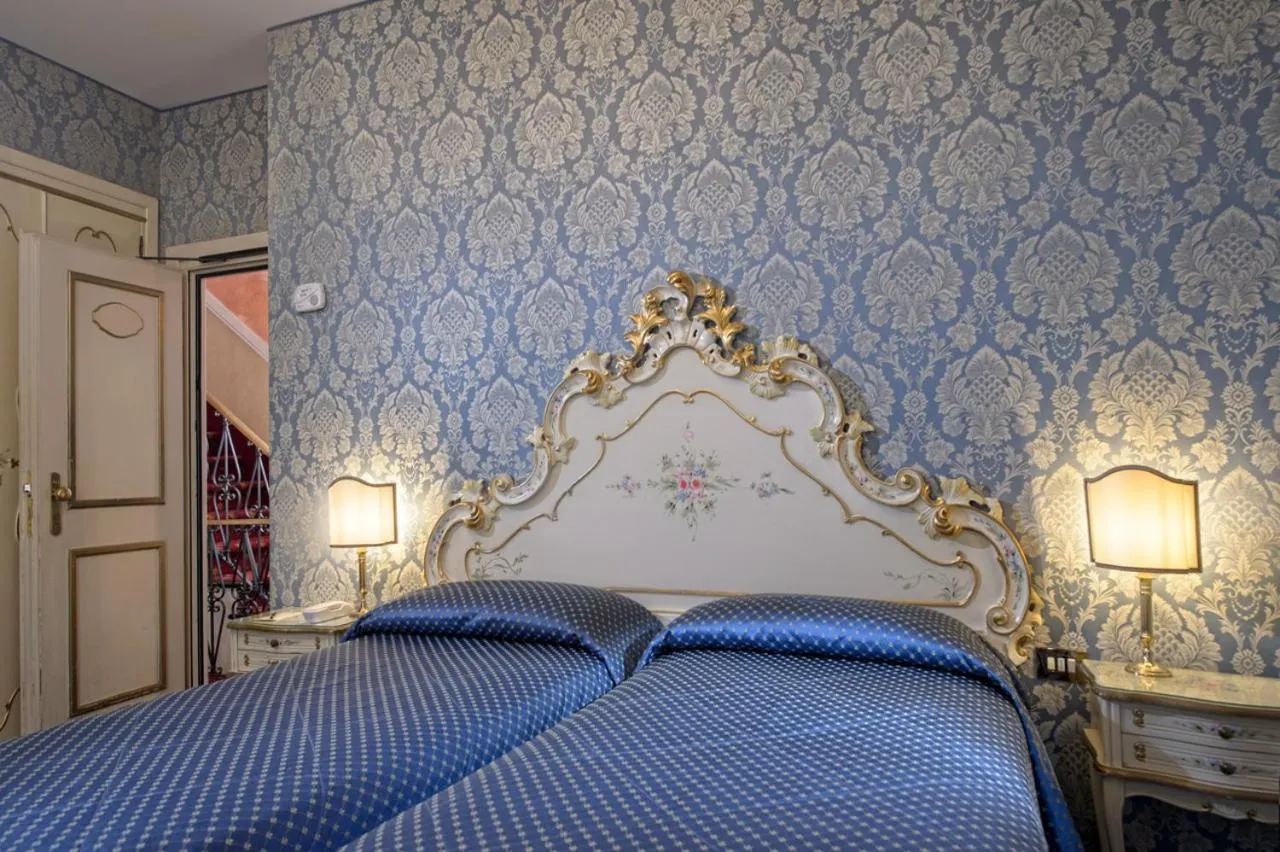Bed in Hotel Rialto