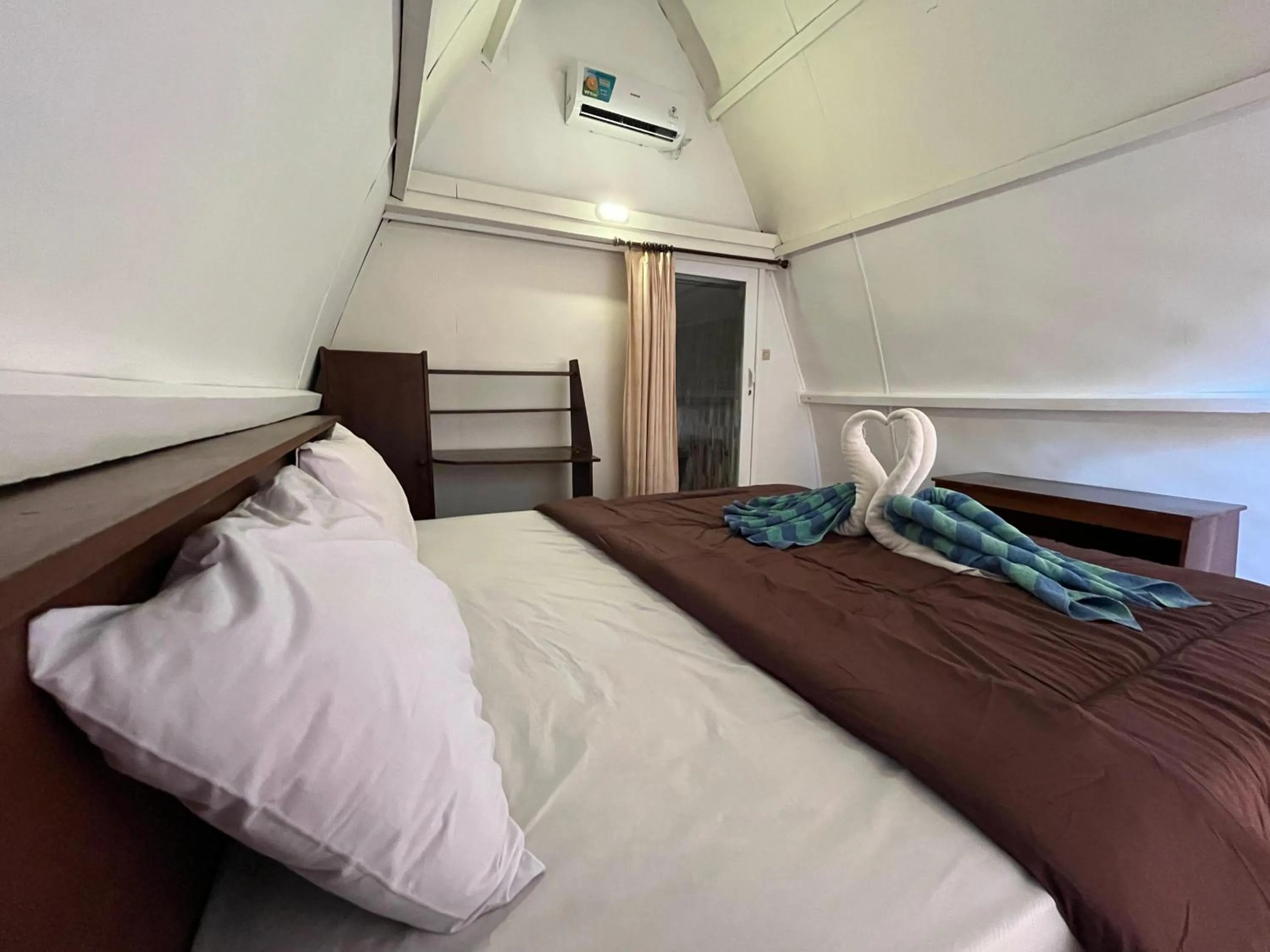 Bedroom, Bed in Coral Beach Seaside