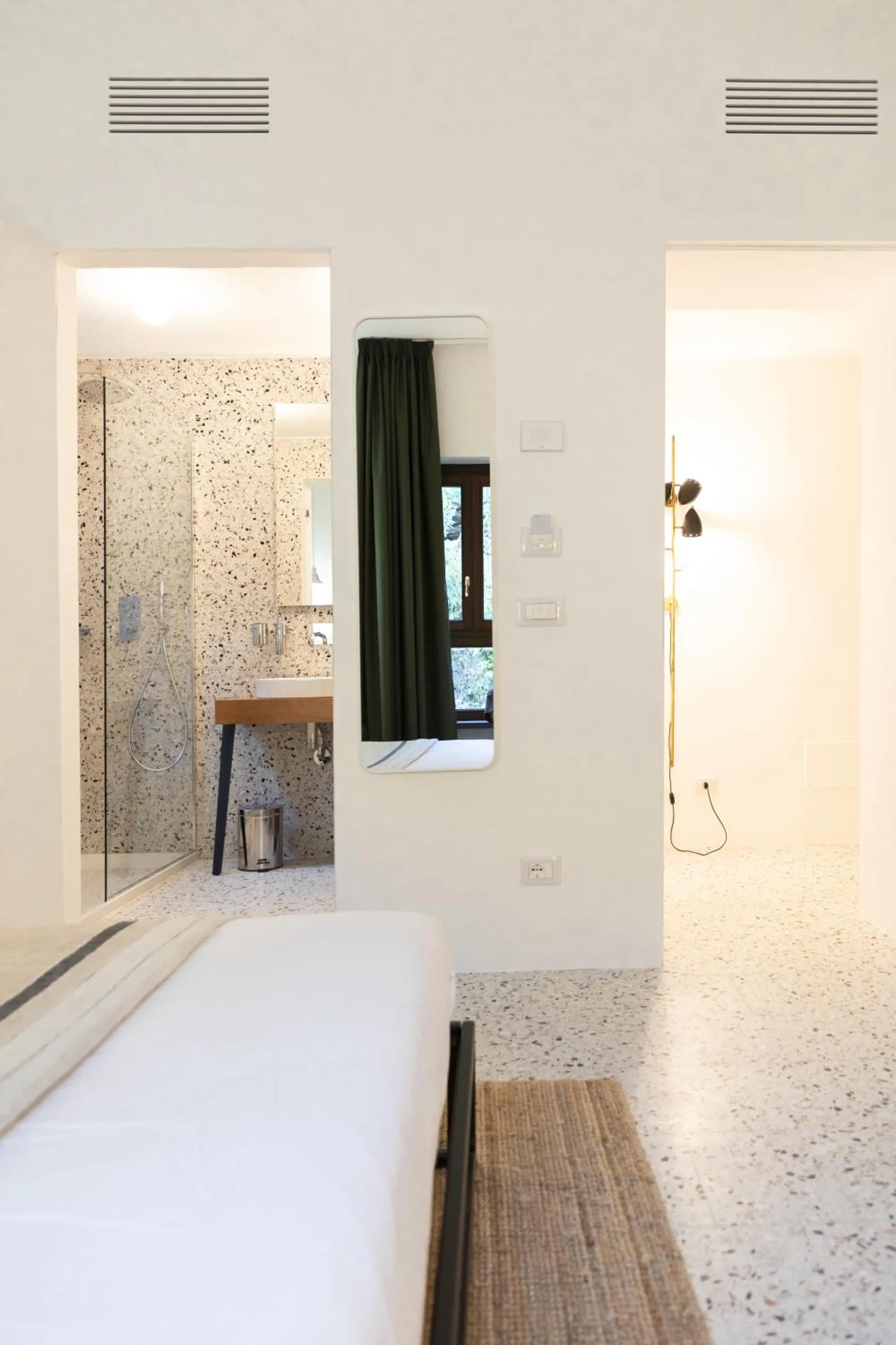 Shower, Bed in Hotel Dolomiti