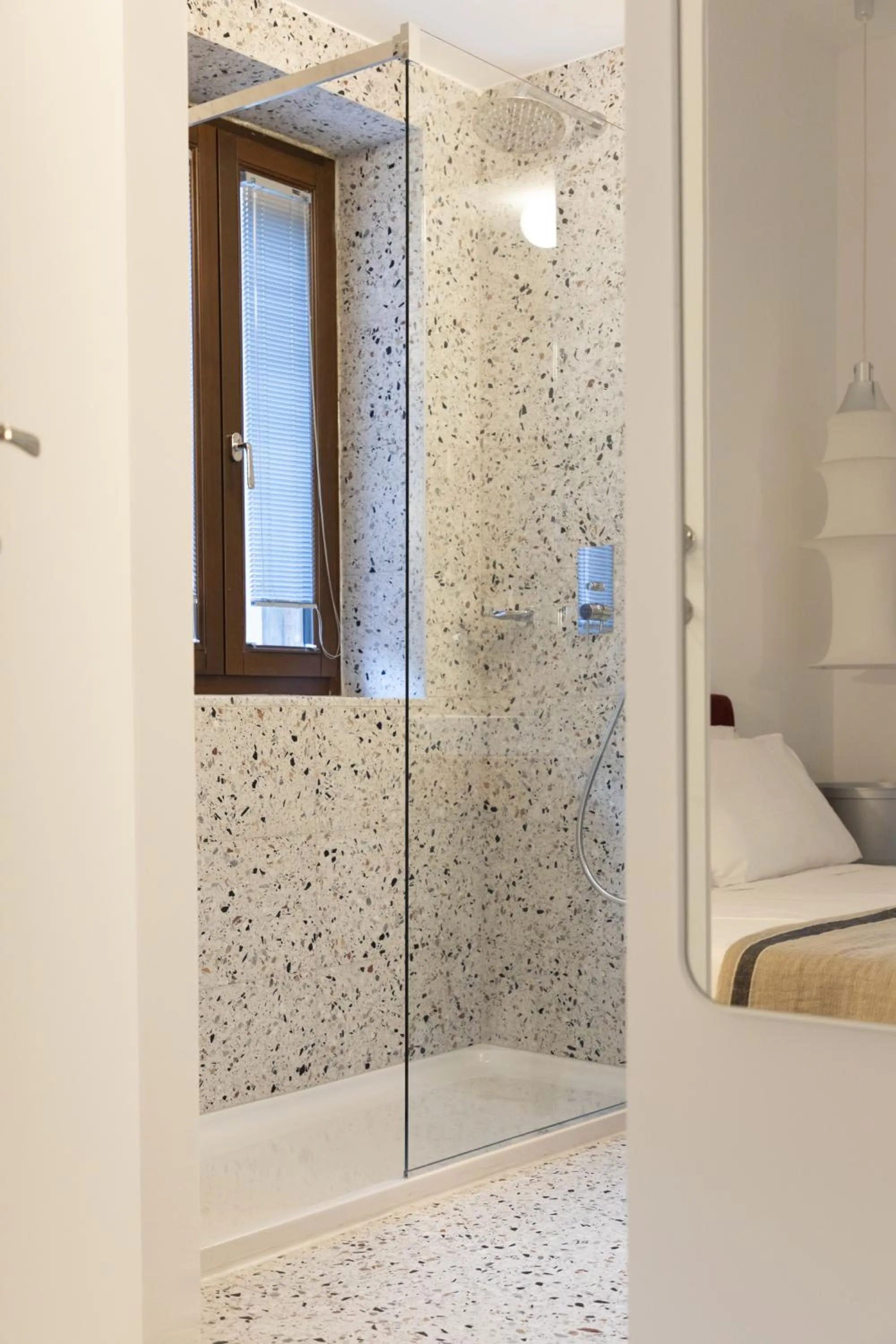 Shower, Bed in Hotel Dolomiti