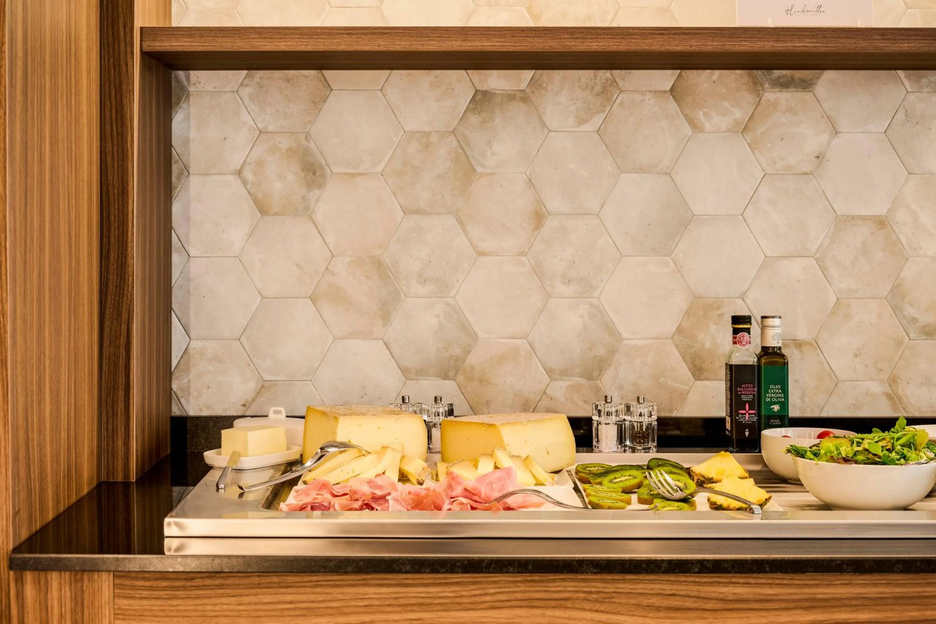 Buffet breakfast in Hotel Giacomo Morra Alba - Handwritten Collection