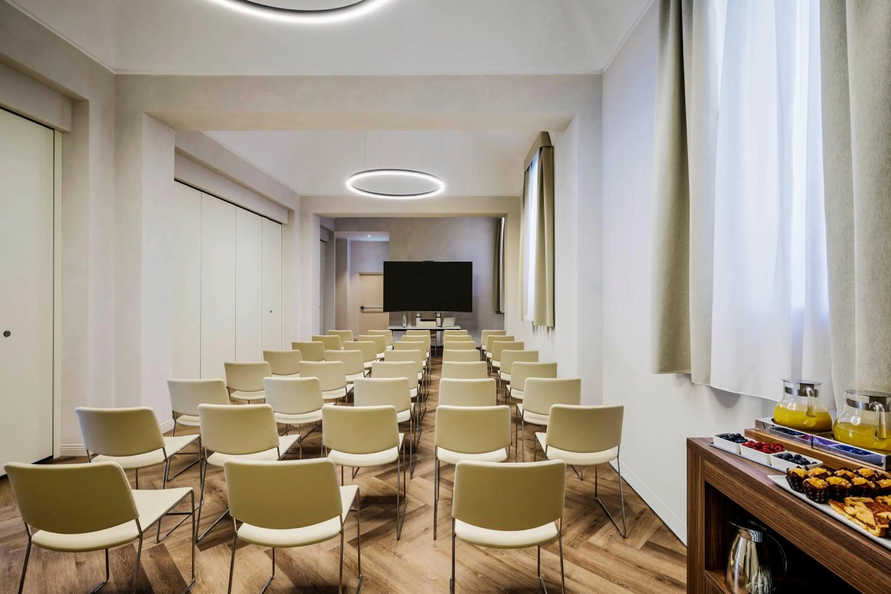 Meeting/conference room in Hotel Giacomo Morra Alba - Handwritten Collection