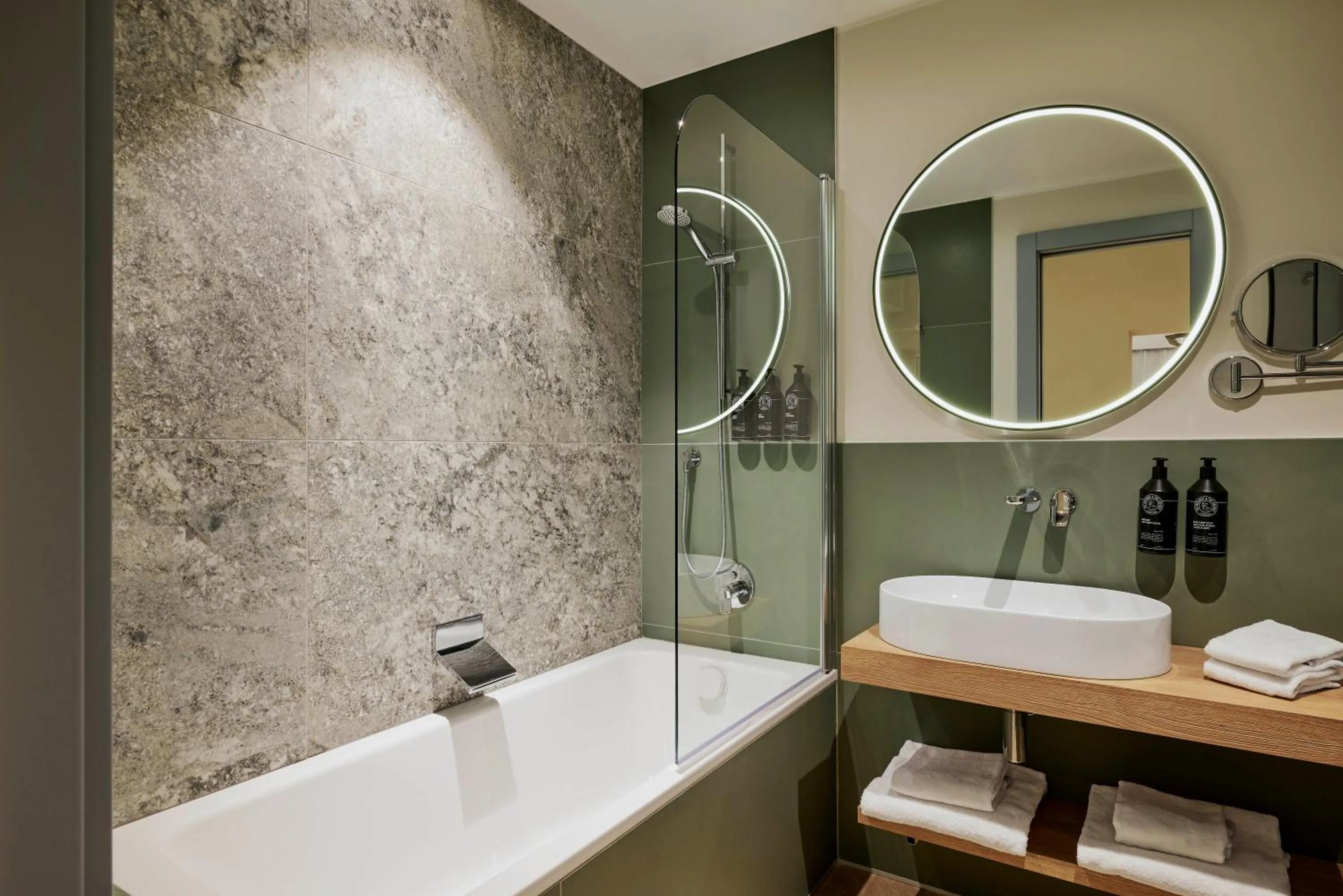 Bathroom in Hotel Giacomo Morra Alba - Handwritten Collection