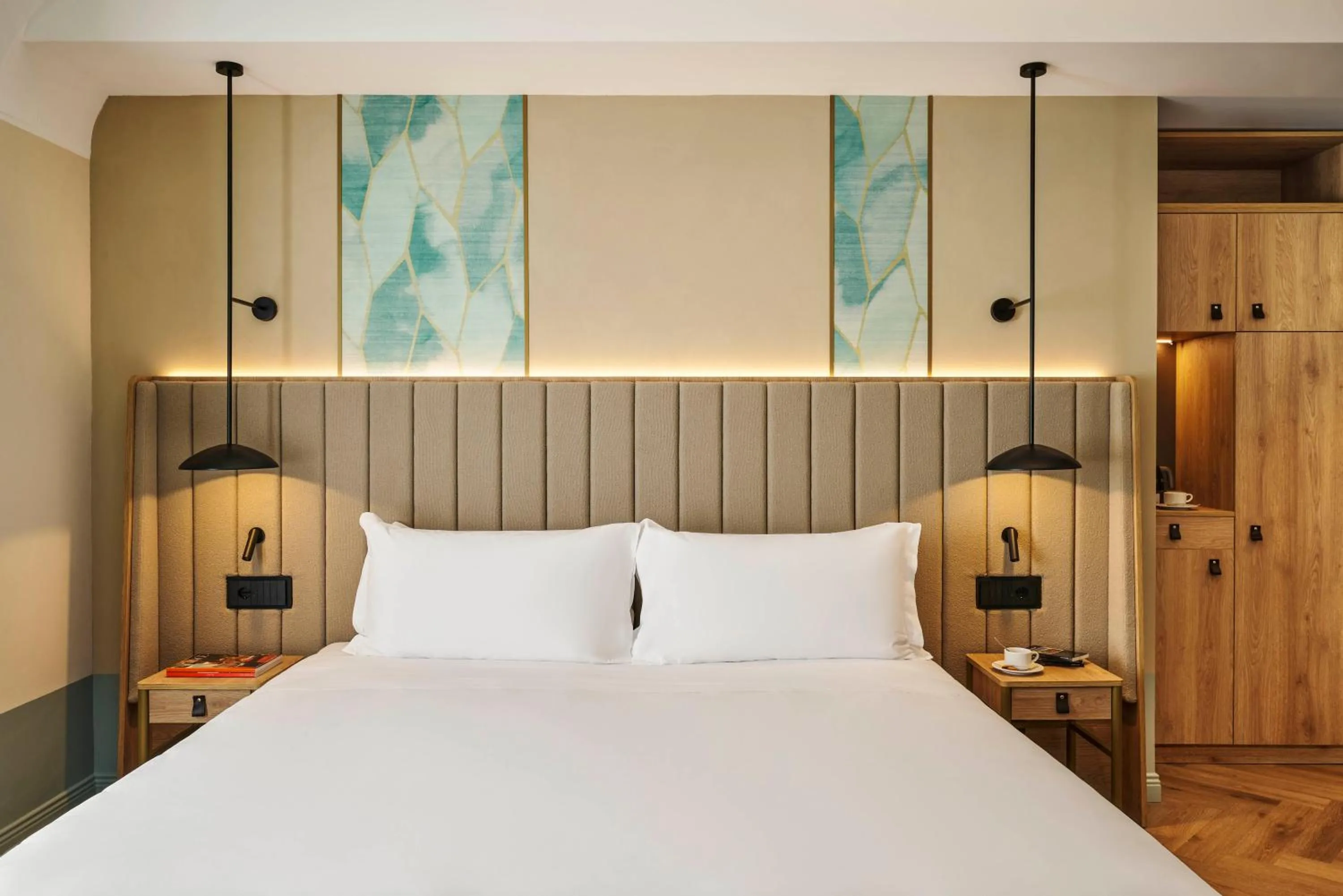 Bed in Hotel Giacomo Morra Alba - Handwritten Collection