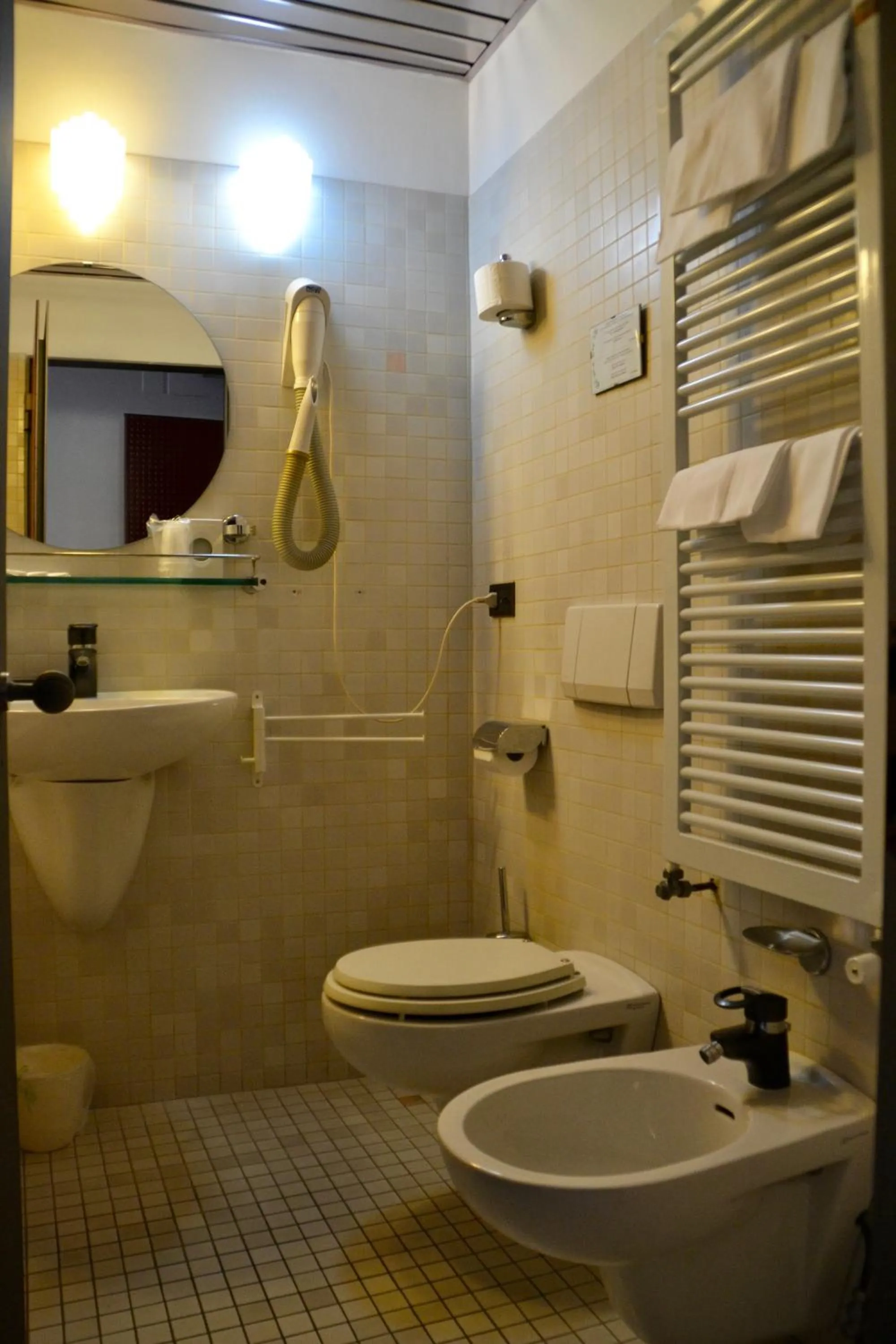 Bathroom in Hotel Italia