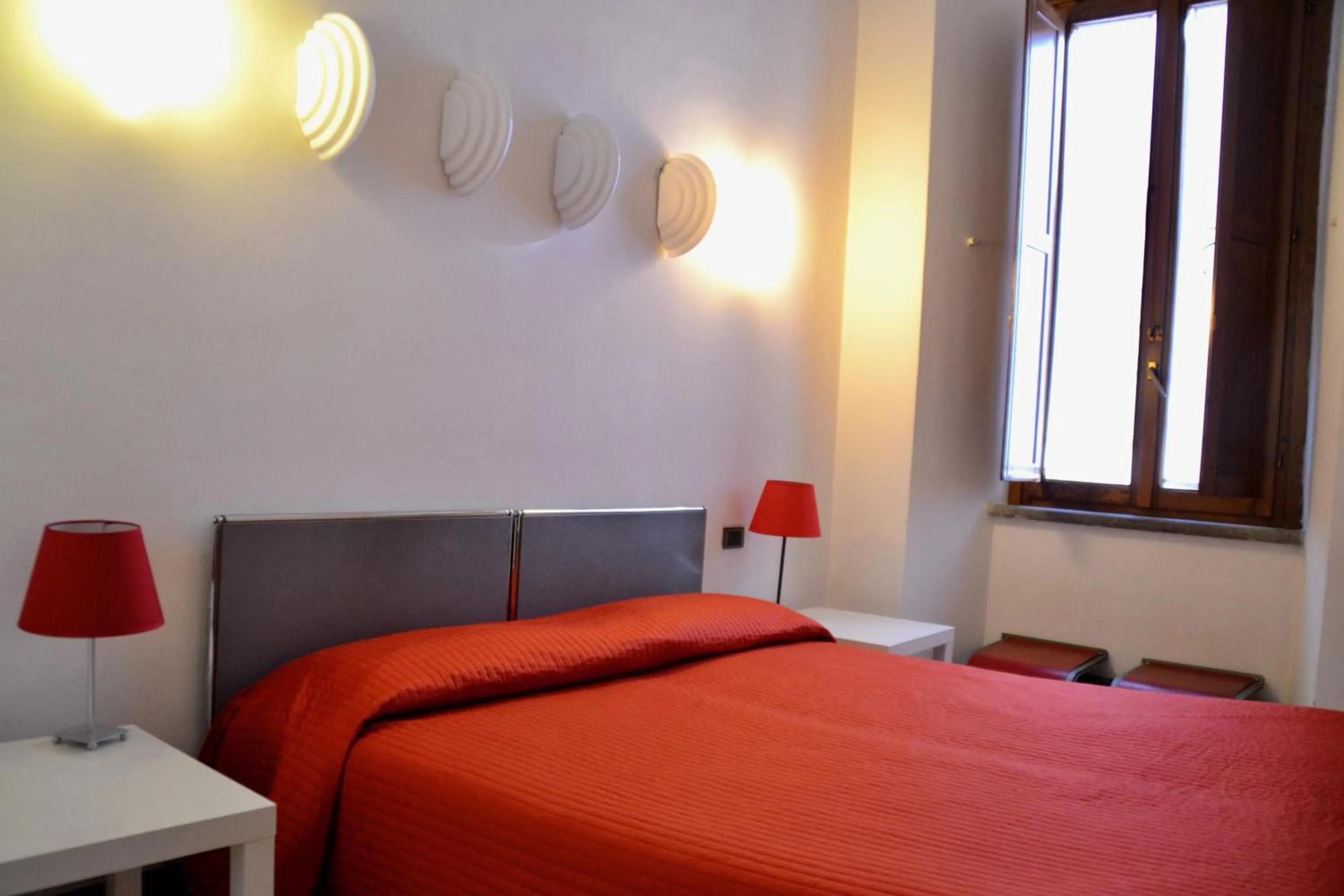 Bathroom, Bed in Hotel Italia