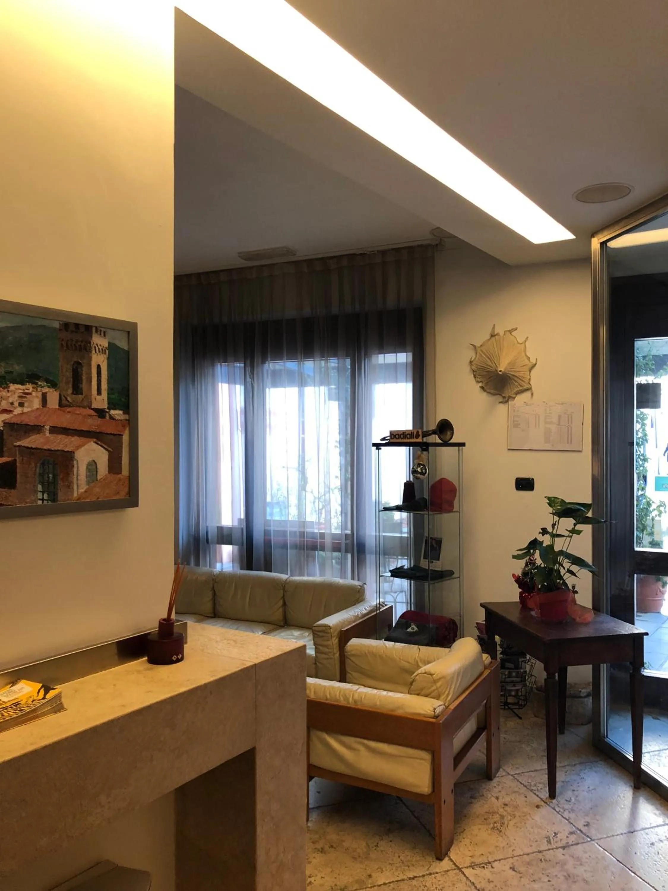 Communal lounge/ TV room in Hotel Italia