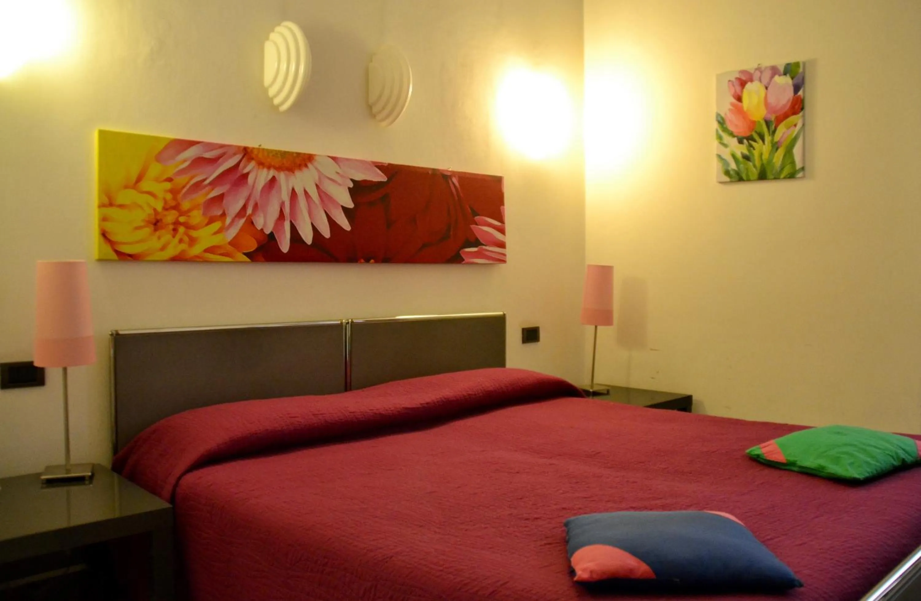 Bathroom, Bed in Hotel Italia