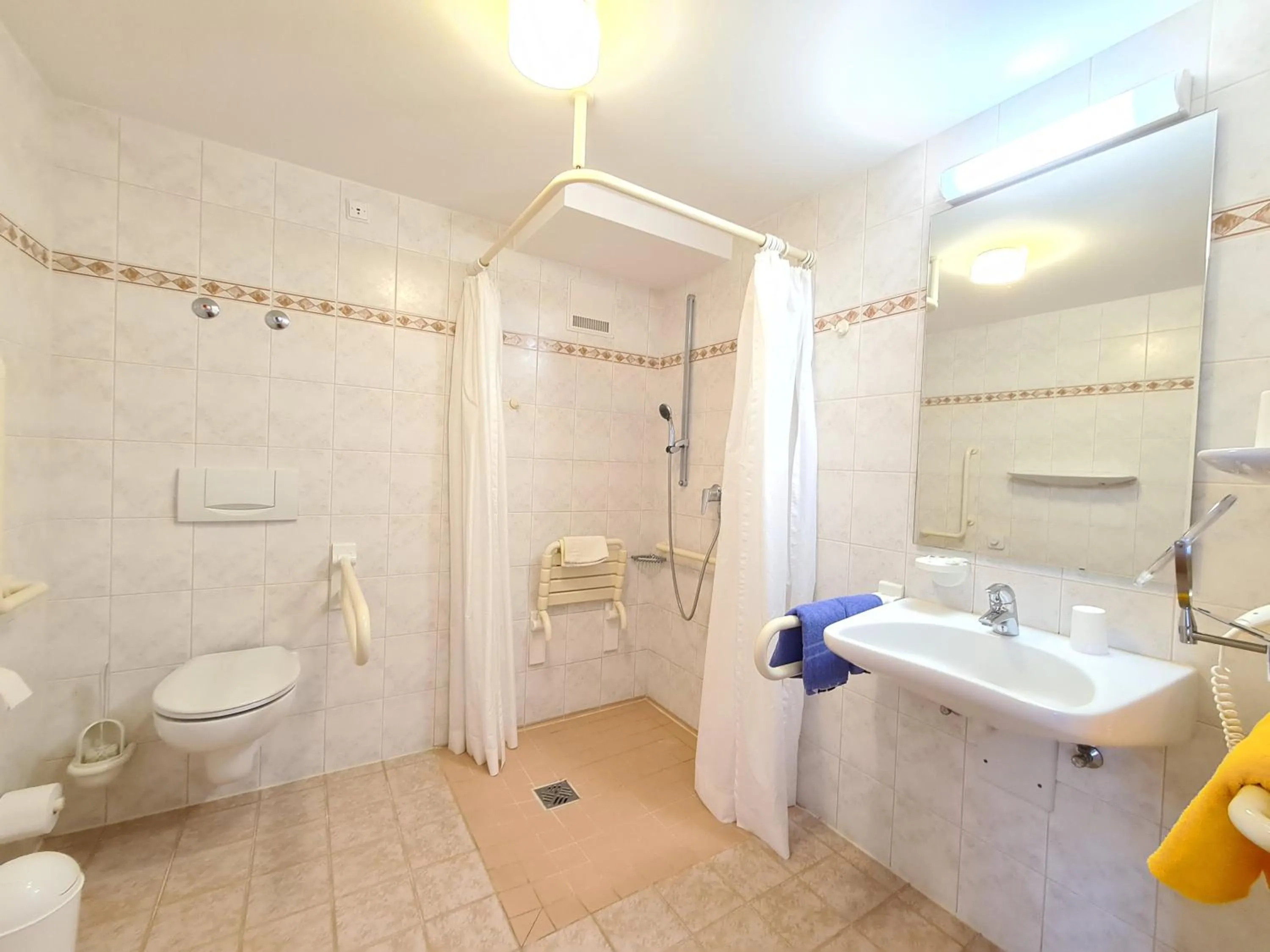 Shower in Thermenhotel Tannenhof - Ihr Wohlfühl-Hotel