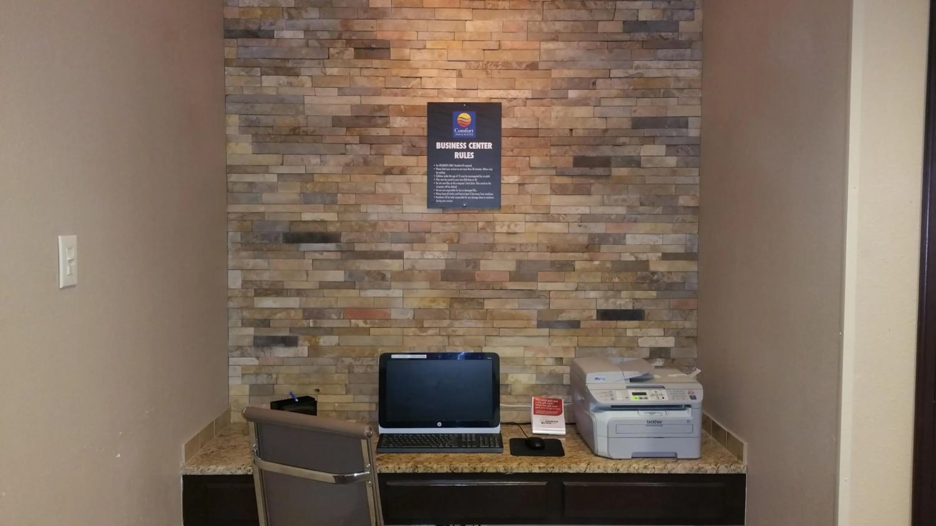 Business facilities in Comfort Inn & Suites Lakeside