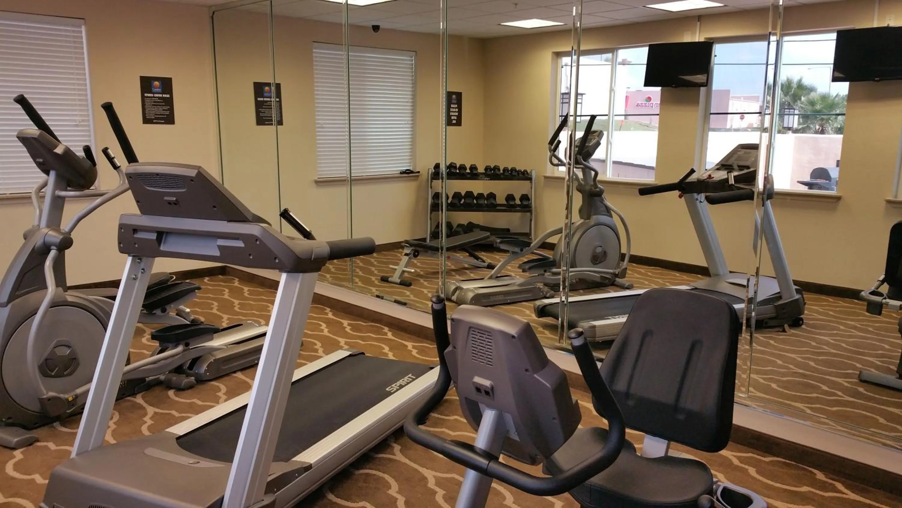 Fitness centre/facilities in Comfort Inn & Suites Lakeside
