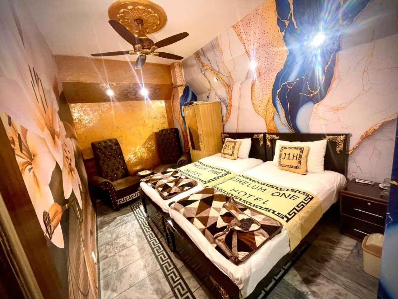 Bed in Hotel Khan Plaza
