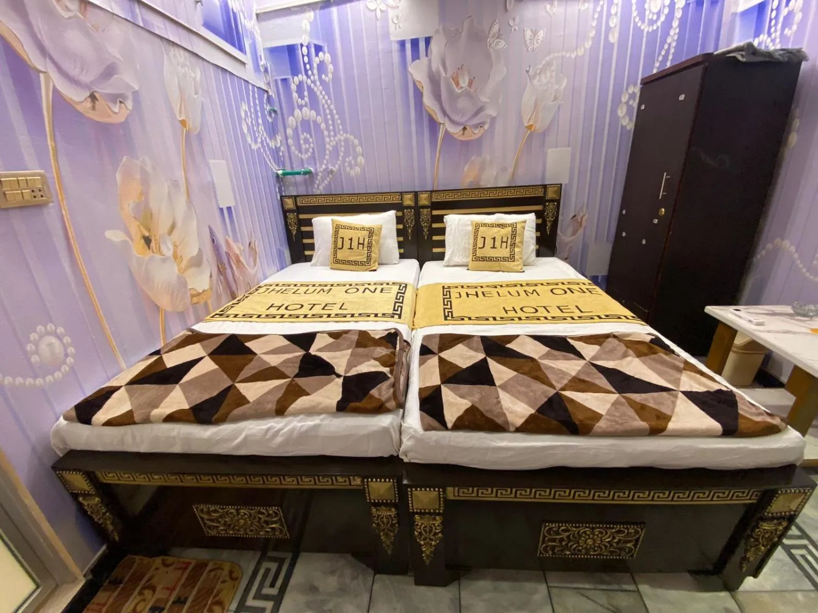 Bed in Hotel Khan Plaza