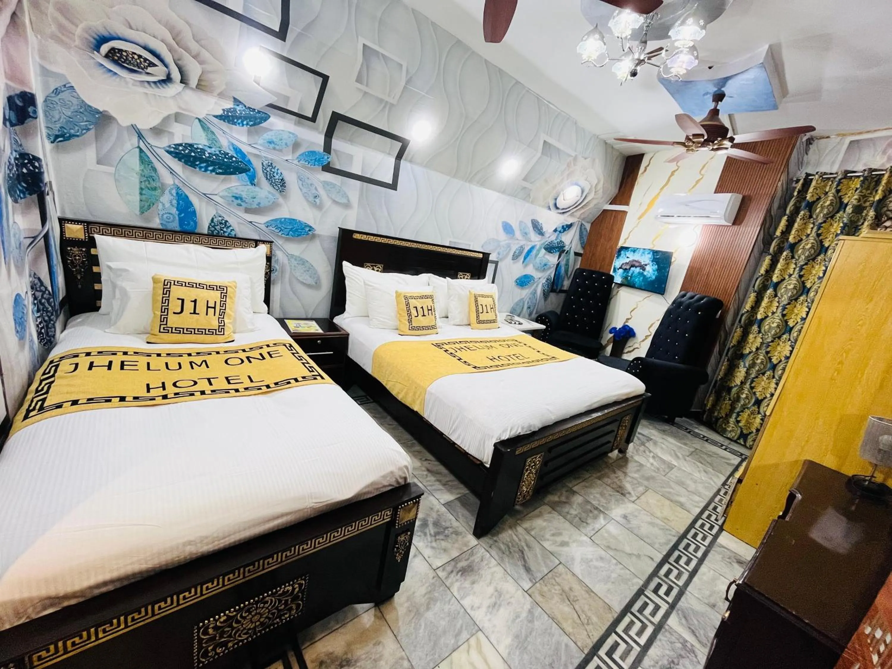 Bed in Hotel Khan Plaza
