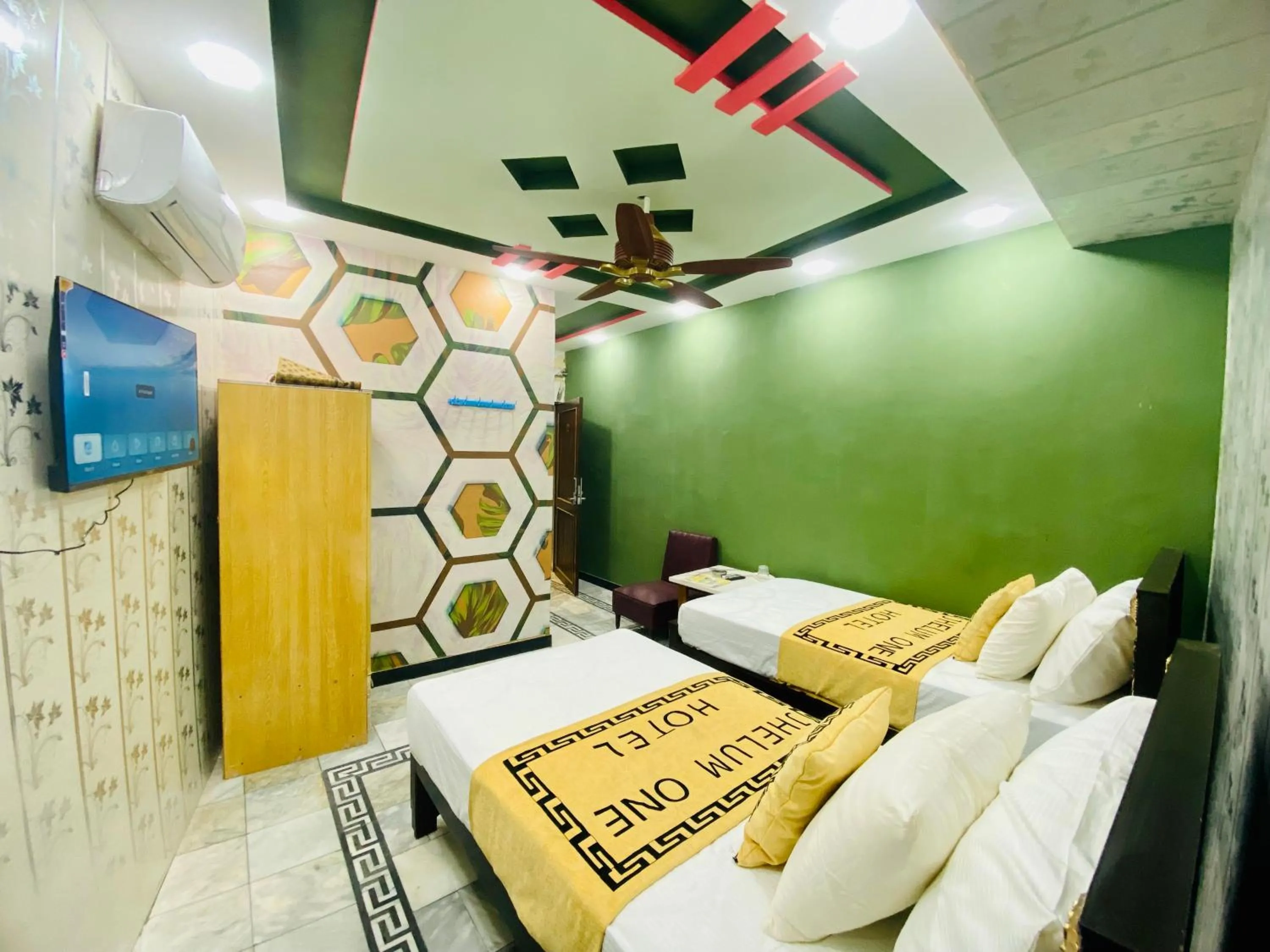 Bed in Hotel Khan Plaza
